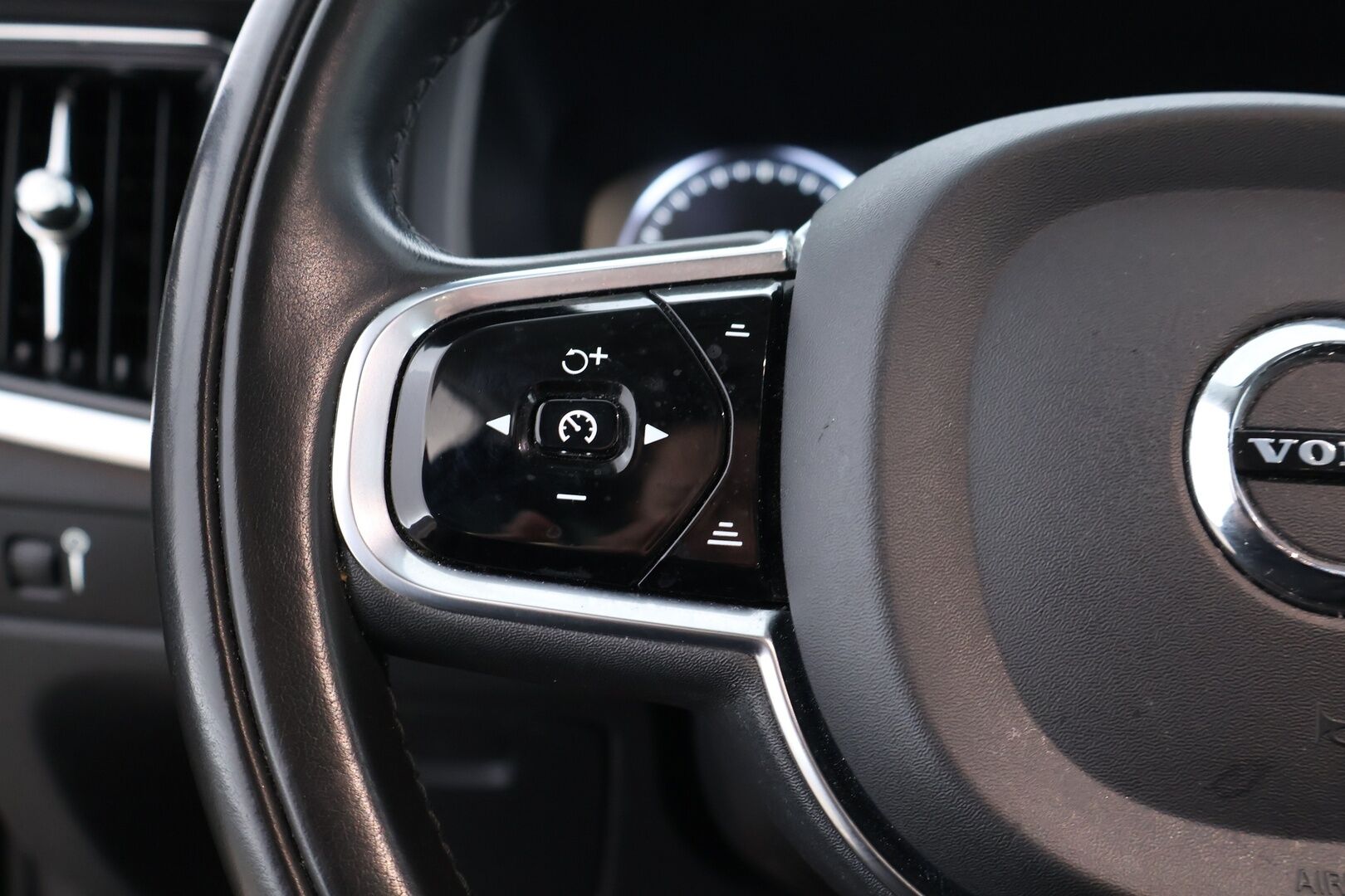 Volvo S90 2021 D3 Business Inscription Edition / Adapt.vakkari / Webasto / Peruutuskamera / Nahkaverhoilu / Suomi-auto - HULLUT JOULUT KORKOTARJOUS 2,49% 