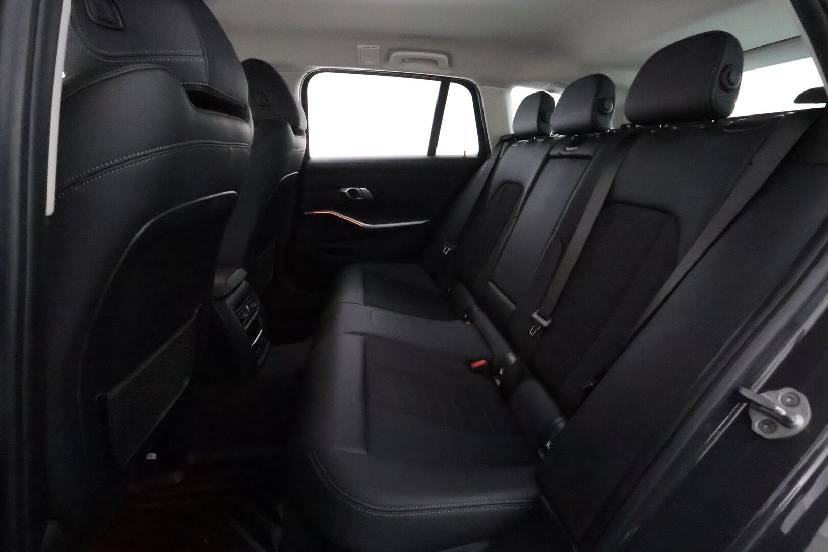 BMW 320 2020 G21 xDrive Business Sport MHEV *Vakkari / Webasto / Koukku / Hifit / LED / Puolinahat / Digimittaristo / Ratinlämmitin / Display Key - KATSO KAMPANJAHINTA! / 1.Om Suomi-auto / Merkkihuollettu ja viimeisin huolto 06/25 / Kahdet renkaat aluvanteilla 