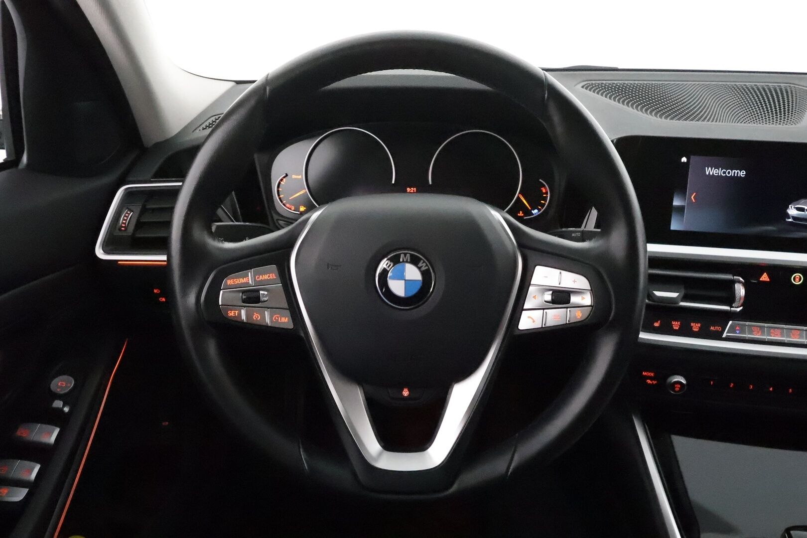 BMW 320 2020 G21 xDrive Business Sport MHEV *Vakkari / Webasto / Koukku / Hifit / LED / Puolinahat / Digimittaristo / Ratin lämmitin / Display Key - 3,99 % KORKOTARJOUS TÄHÄN AUTOON 31.8. ASTI! - 1.Om Suomi-auto / Merkkihuollettu ja viimeisin huolto 06/25 / Kahdet renkaat aluvanteilla 