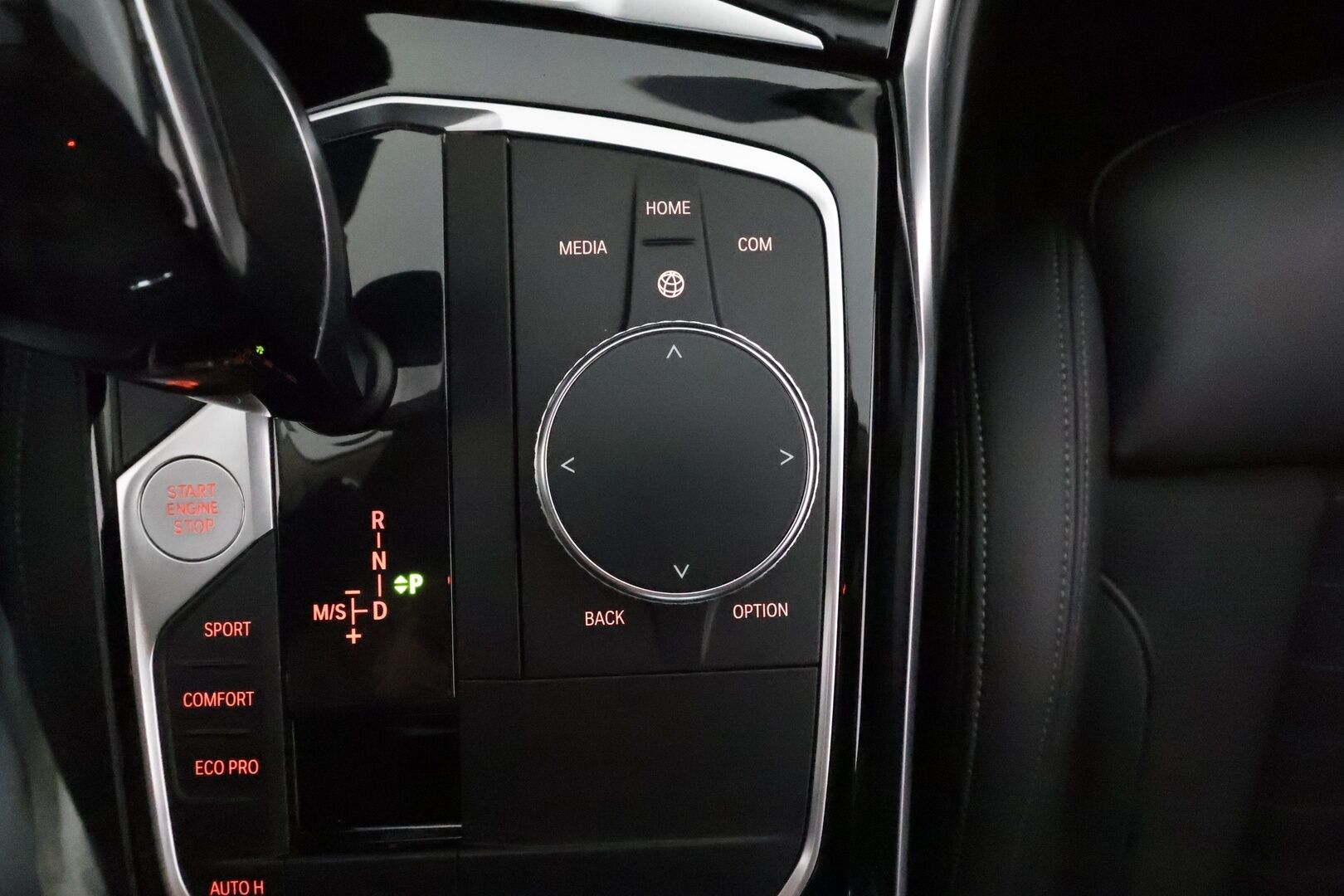 BMW 320 2020 G21 xDrive Business Sport MHEV *Vakkari / Webasto / Koukku / Hifit / LED / Puolinahat / Digimittaristo / Ratinlämmitin / Display Key - KATSO KAMPANJAHINTA! / 1.Om Suomi-auto / Merkkihuollettu ja viimeisin huolto 06/25 / Kahdet renkaat aluvanteilla 