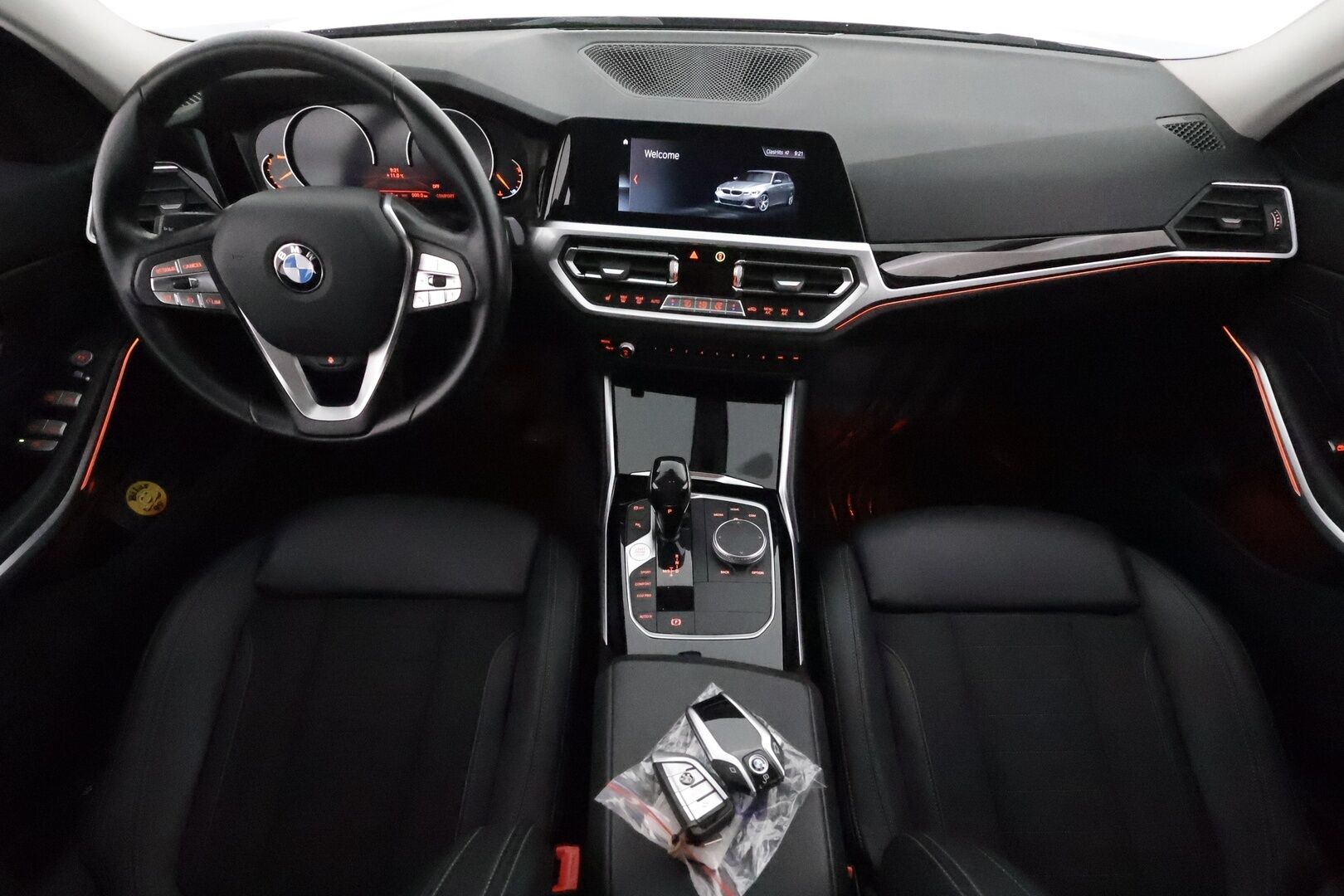BMW 320 2020 G21 xDrive Business Sport MHEV *Vakkari / Webasto / Koukku / Hifit / LED / Puolinahat / Digimittaristo / Ratin lämmitin / Display Key - 3,99 % KORKOTARJOUS TÄHÄN AUTOON 31.8. ASTI! - 1.Om Suomi-auto / Merkkihuollettu ja viimeisin huolto 06/25 / Kahdet renkaat aluvanteilla 