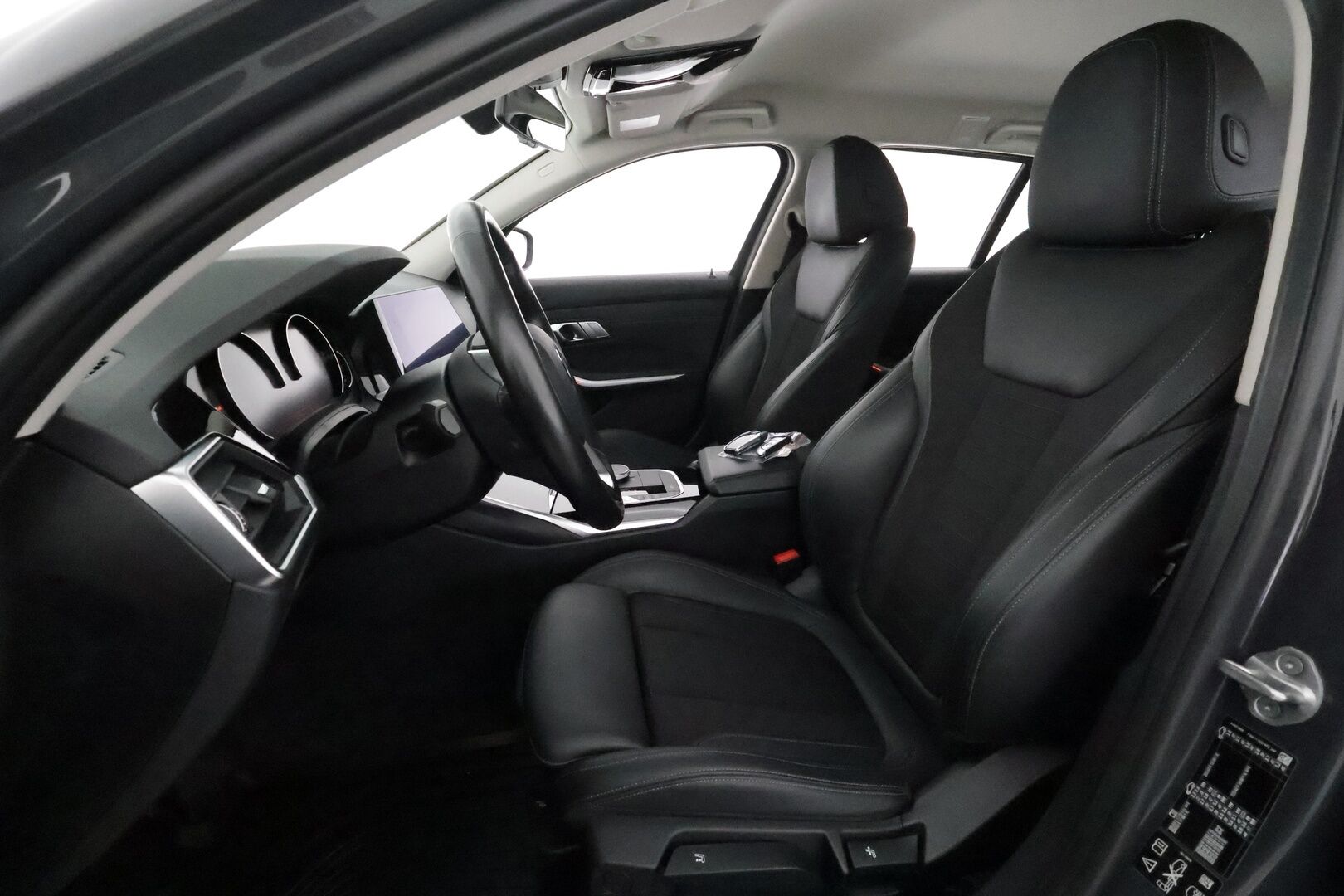 BMW 320 2020 G21 xDrive Business Sport MHEV *Vakkari / Webasto / Koukku / Hifit / LED / Puolinahat / Digimittaristo / Ratinlämmitin / Display Key - KATSO KAMPANJAHINTA! / 1.Om Suomi-auto / Merkkihuollettu ja viimeisin huolto 06/25 / Kahdet renkaat aluvanteilla - HULLU BLACKWEEK KORKOTARJOUS 2,49%