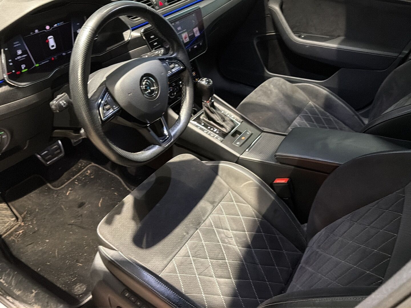 Skoda Superb 2020 Combi 1,4 TSI PHEV SportLine iV DSG Autom. / Webasto / Koukku / Matrix-LED / 360 / Canton / - Muistipenkki / Adapt.vak / Apple & Android / Huippuvarusteltu! - HULLUT VÄLIPÄIVÄT KORKOTARJOUS 2,49%