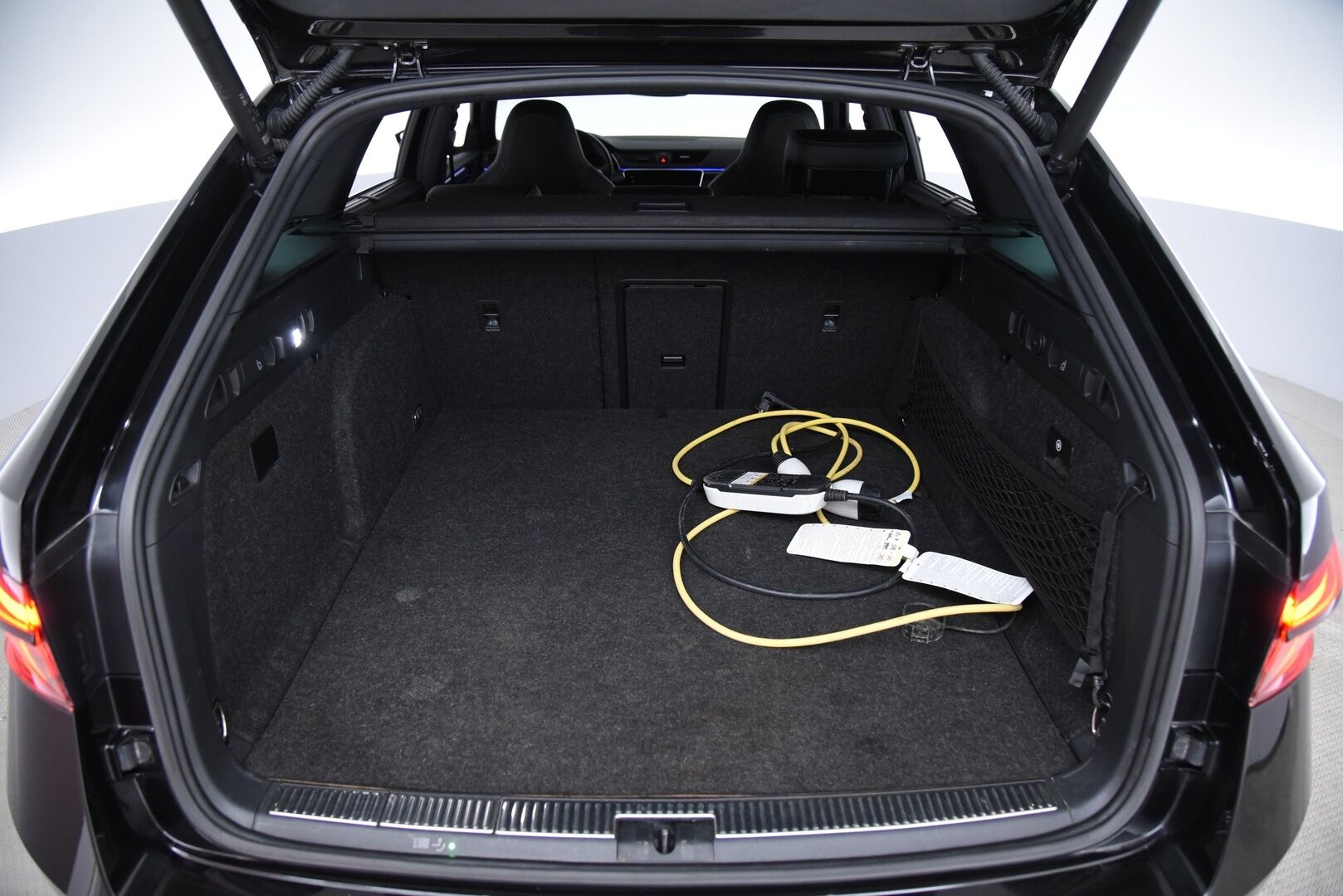 Skoda Superb 2020 Combi 1,4 TSI PHEV SportLine iV DSG Autom. / Webasto / Koukku / Matrix-LED / 360° / Skoda Sound System / - Muistipenkki / Adapt.vak / BLIS / Apple & Android / Huippuvarusteltu! 