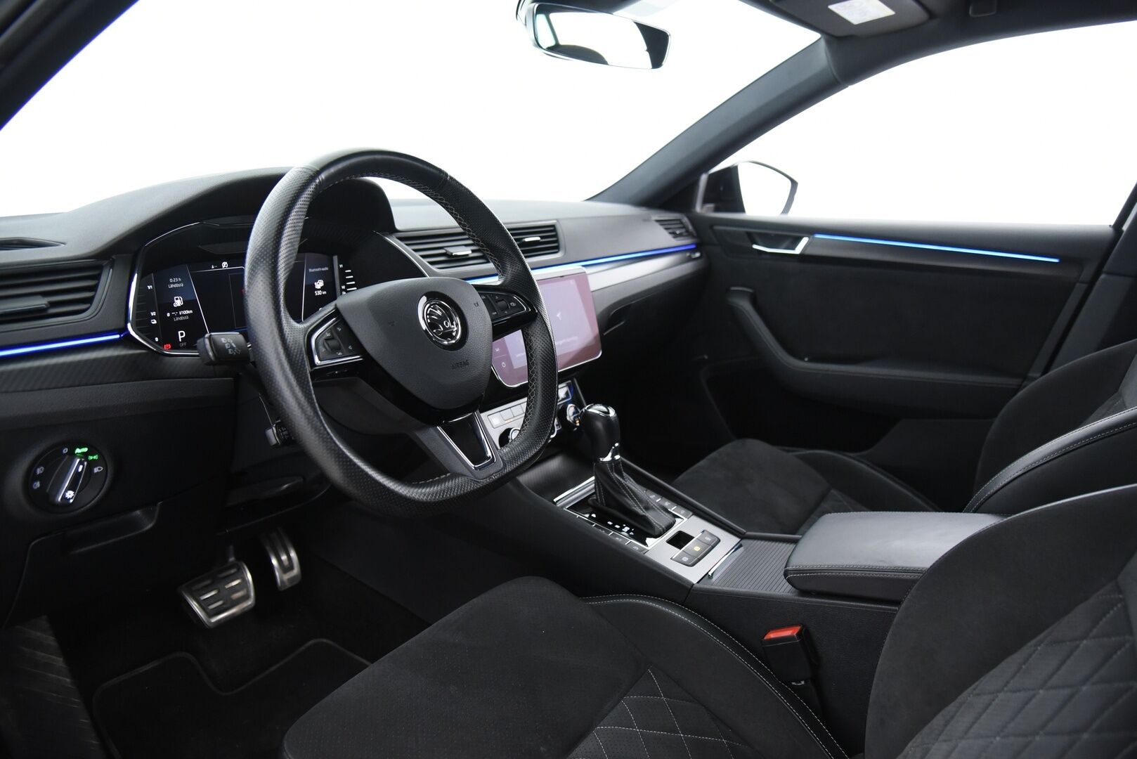 Skoda Superb 2020 Combi 1,4 TSI PHEV SportLine iV DSG Autom. / Webasto / Koukku / Matrix-LED / 360° / Skoda Sound System / - Muistipenkki / Adapt.vak / BLIS / Apple & Android / Huippuvarusteltu! 