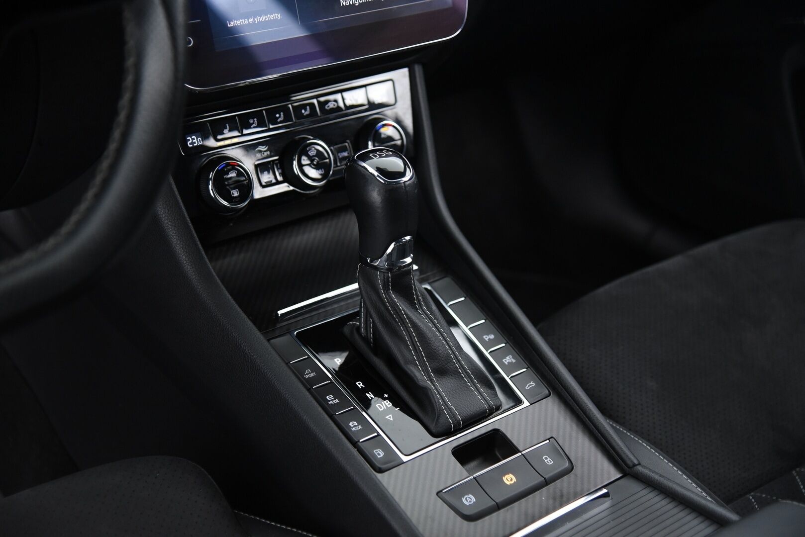 Skoda Superb 2020 Combi 1,4 TSI PHEV SportLine iV DSG Autom. / Webasto / Koukku / Matrix-LED / 360° / Skoda Sound System / - Muistipenkki / Adapt.vak / BLIS / Apple & Android / Huippuvarusteltu! 