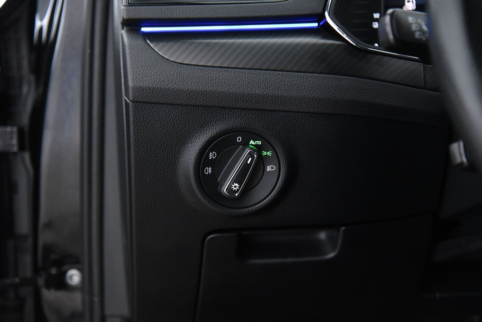 Skoda Superb 2020 Combi 1,4 TSI PHEV SportLine iV DSG Autom. / Webasto / Koukku / Matrix-LED / 360° / Skoda Sound System / - Muistipenkki / Adapt.vak / BLIS / Apple & Android / Huippuvarusteltu! 