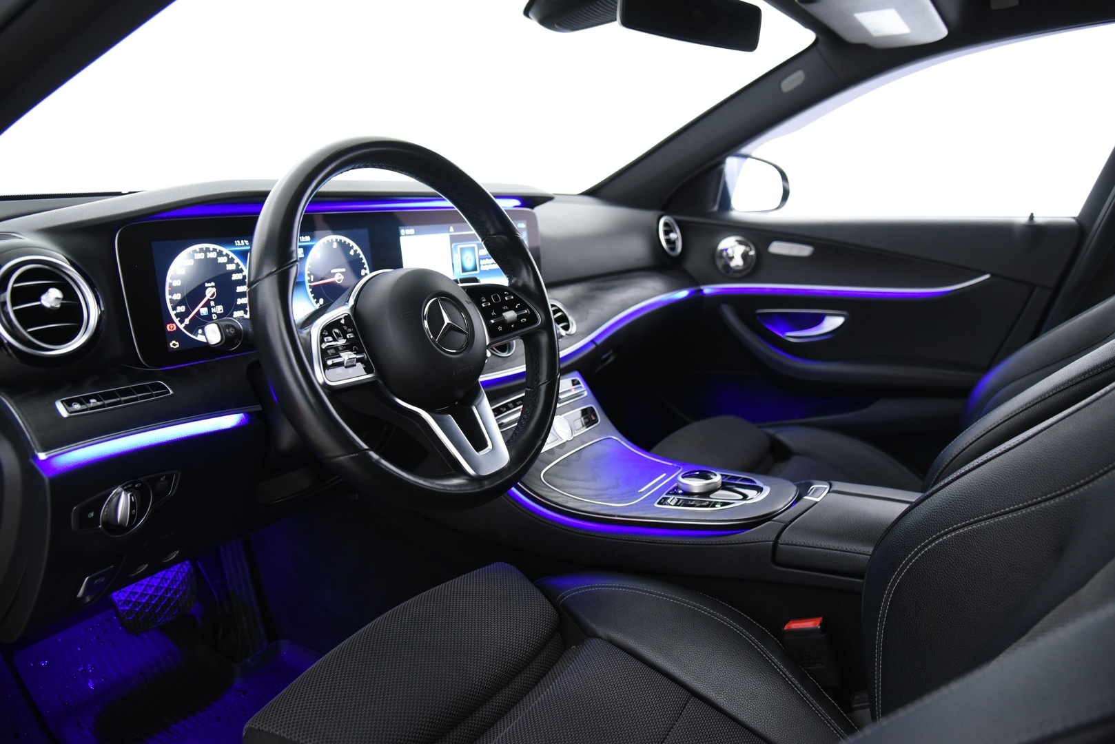 Mercedes-Benz E 2019 200 d A Premium Business / Adapt.vakkari  / Webasto / Steering Pilot / Widescreen / P.kamera / - Apple & Android / Premium Ambiente valaistus / Juuri huollettu / Huippu varusteltu! - HULLUT VÄLIPÄIVÄT KORKOTARJOUS 2,49%