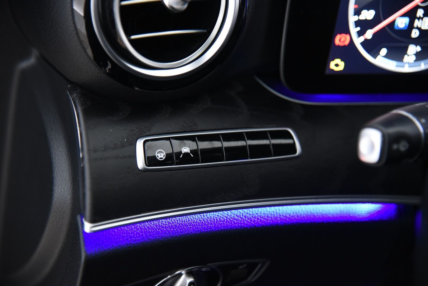 Mercedes-Benz E 2019 200 d A Premium Business / Adapt.vakkari  / Webasto / Steering Pilot / Widescreen / P.kamera / - Facelift / Apple & Android / Premium Ambiente valaistus / Juuri huollettu / Huippu varusteltu! 