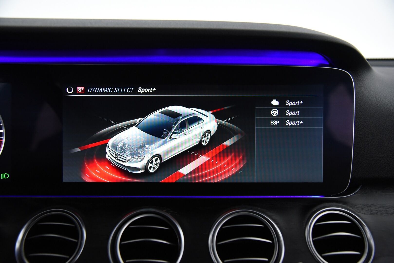 Mercedes-Benz E 2019 200 d A Premium Business / Adapt.vakkari  / Webasto / Steering Pilot / Widescreen / P.kamera / - Facelift / Apple & Android / Premium Ambiente valaistus / Juuri huollettu / Huippu varusteltu! 