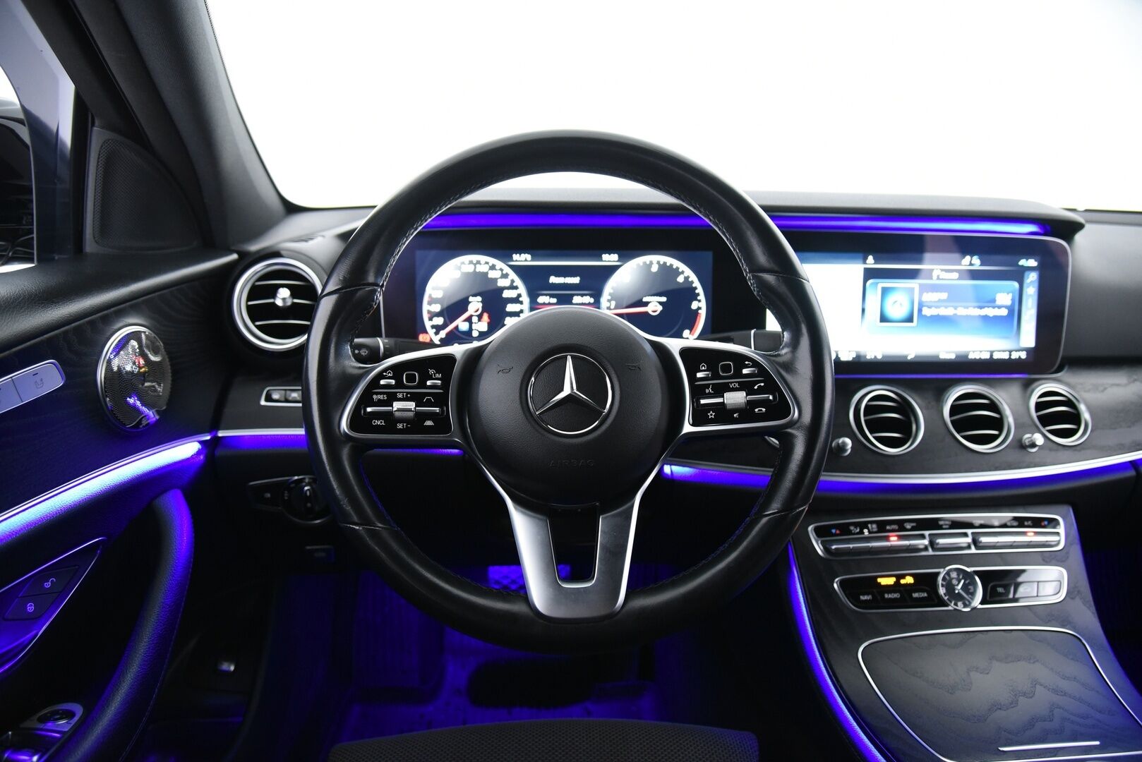 Mercedes-Benz E 2019 200 d A Premium Business / Adapt.vakkari  / Webasto / Steering Pilot / Widescreen / P.kamera / - Facelift / Apple & Android / Premium Ambiente valaistus / Juuri huollettu / Huippu varusteltu! 