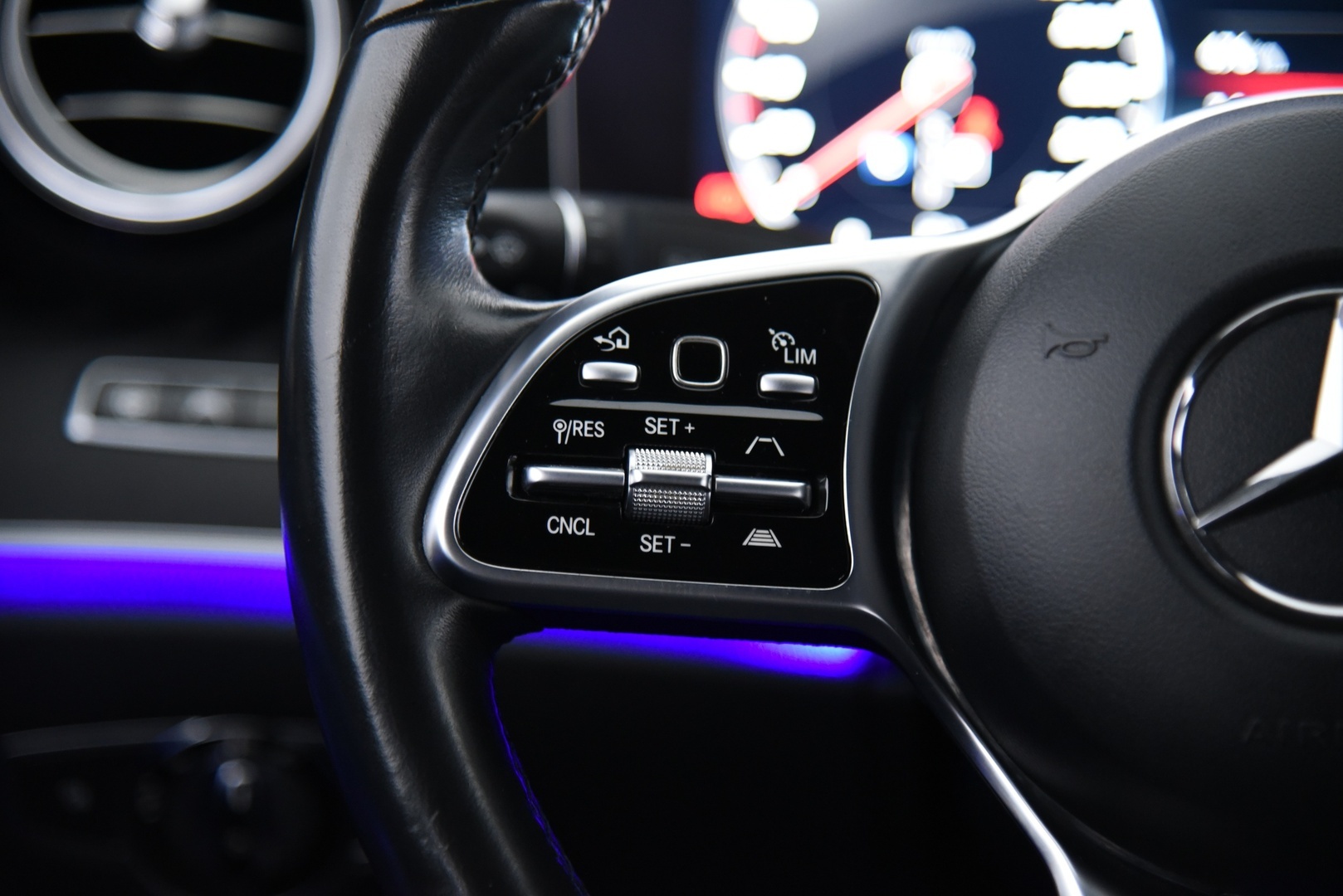 Mercedes-Benz E 2019 200 d A Premium Business / Adapt.vakkari  / Webasto / Steering Pilot / Widescreen / P.kamera / - Apple & Android / Premium Ambiente valaistus / Juuri huollettu / Huippu varusteltu! - HULLUT VÄLIPÄIVÄT KORKOTARJOUS 2,49%