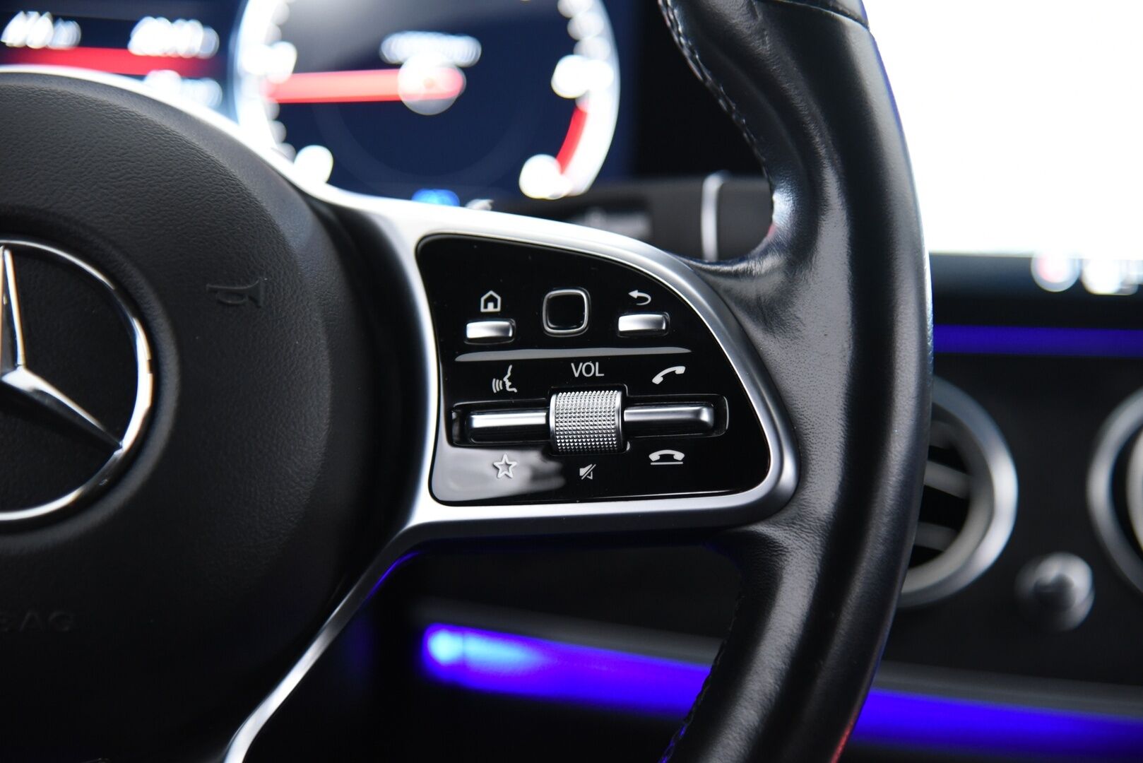 Mercedes-Benz E 2019 200 d A Premium Business / Adapt.vakkari  / Webasto / Steering Pilot / Widescreen / P.kamera / - Facelift / Apple & Android / Premium Ambiente valaistus / Juuri huollettu / Huippu varusteltu! 