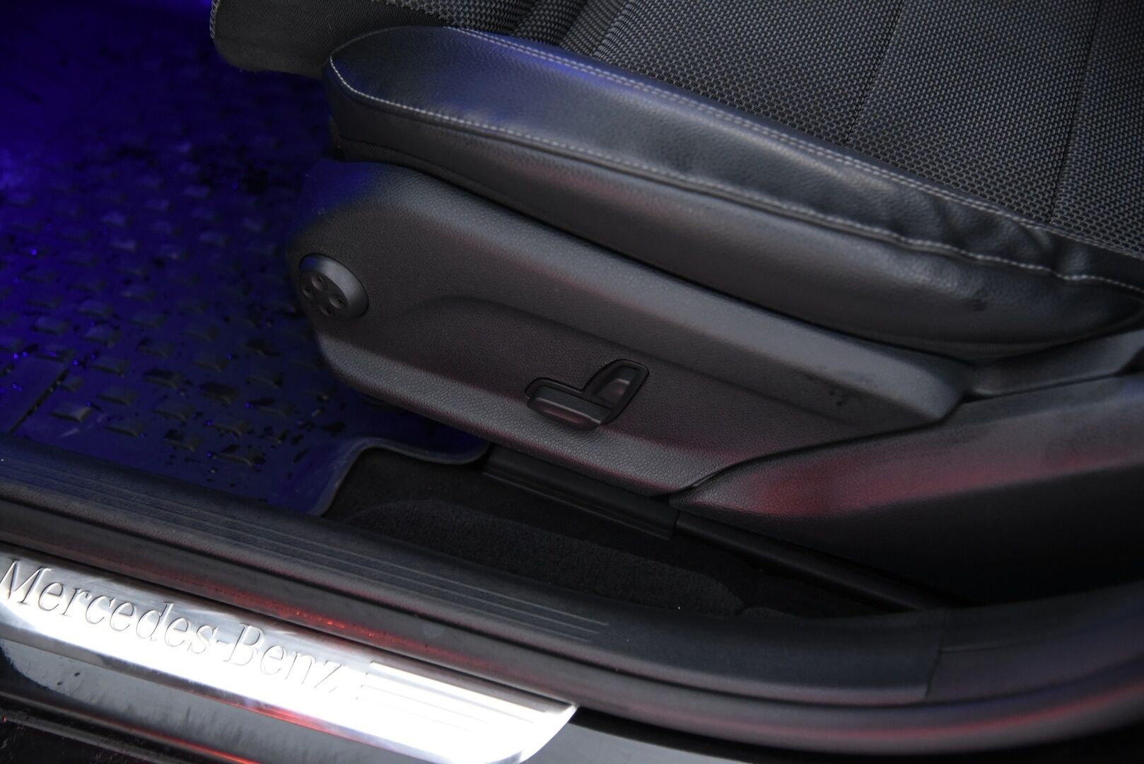 Mercedes-Benz E 2019 200 d A Premium Business / Adapt.vakkari  / Webasto / Steering Pilot / Widescreen / P.kamera / - Facelift / Apple & Android / Premium Ambiente valaistus / Juuri huollettu / Huippu varusteltu! 