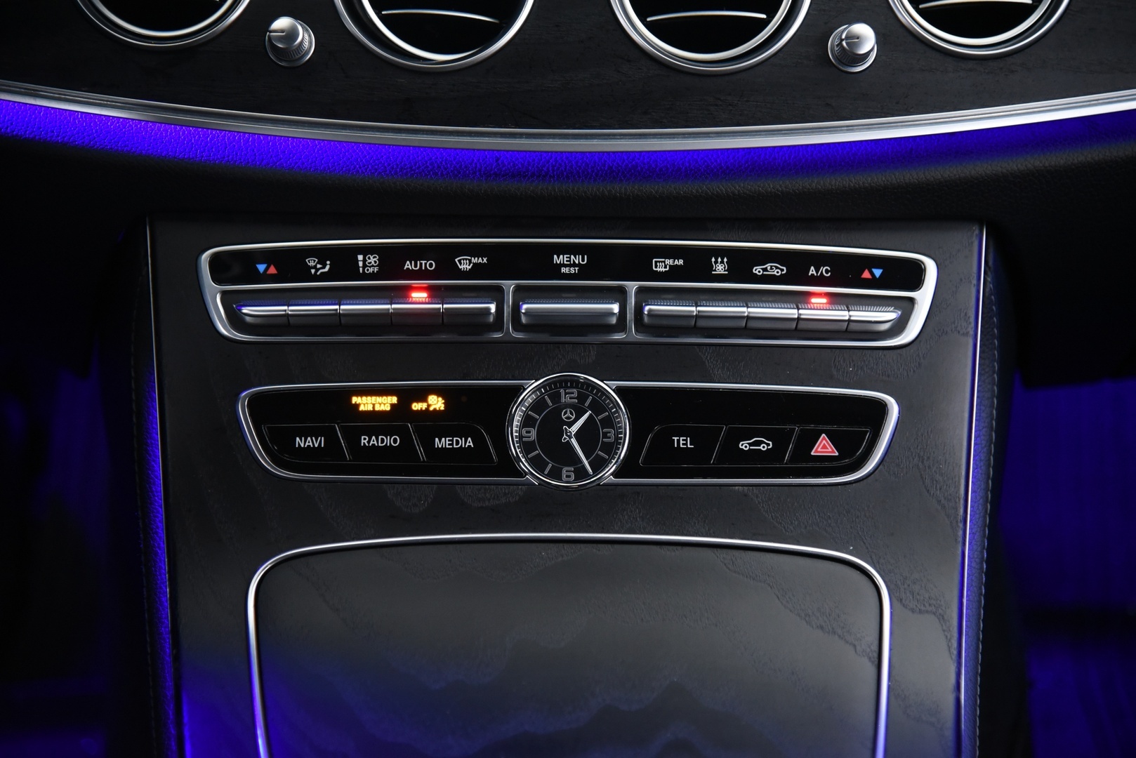 Mercedes-Benz E 2019 200 d A Premium Business / Adapt.vakkari  / Webasto / Steering Pilot / Widescreen / P.kamera / - Apple & Android / Premium Ambiente valaistus / Juuri huollettu / Huippu varusteltu! - HULLUT VÄLIPÄIVÄT KORKOTARJOUS 2,49%