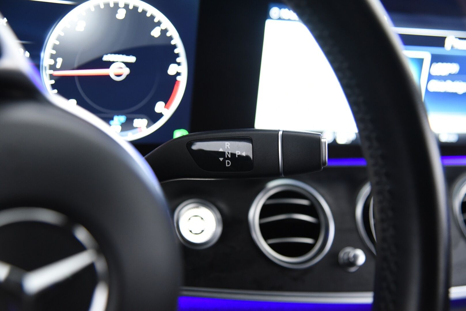 Mercedes-Benz E 2019 200 d A Premium Business / Adapt.vakkari  / Webasto / Steering Pilot / Widescreen / P.kamera / - Facelift / Apple & Android / Premium Ambiente valaistus / Juuri huollettu / Huippu varusteltu! 