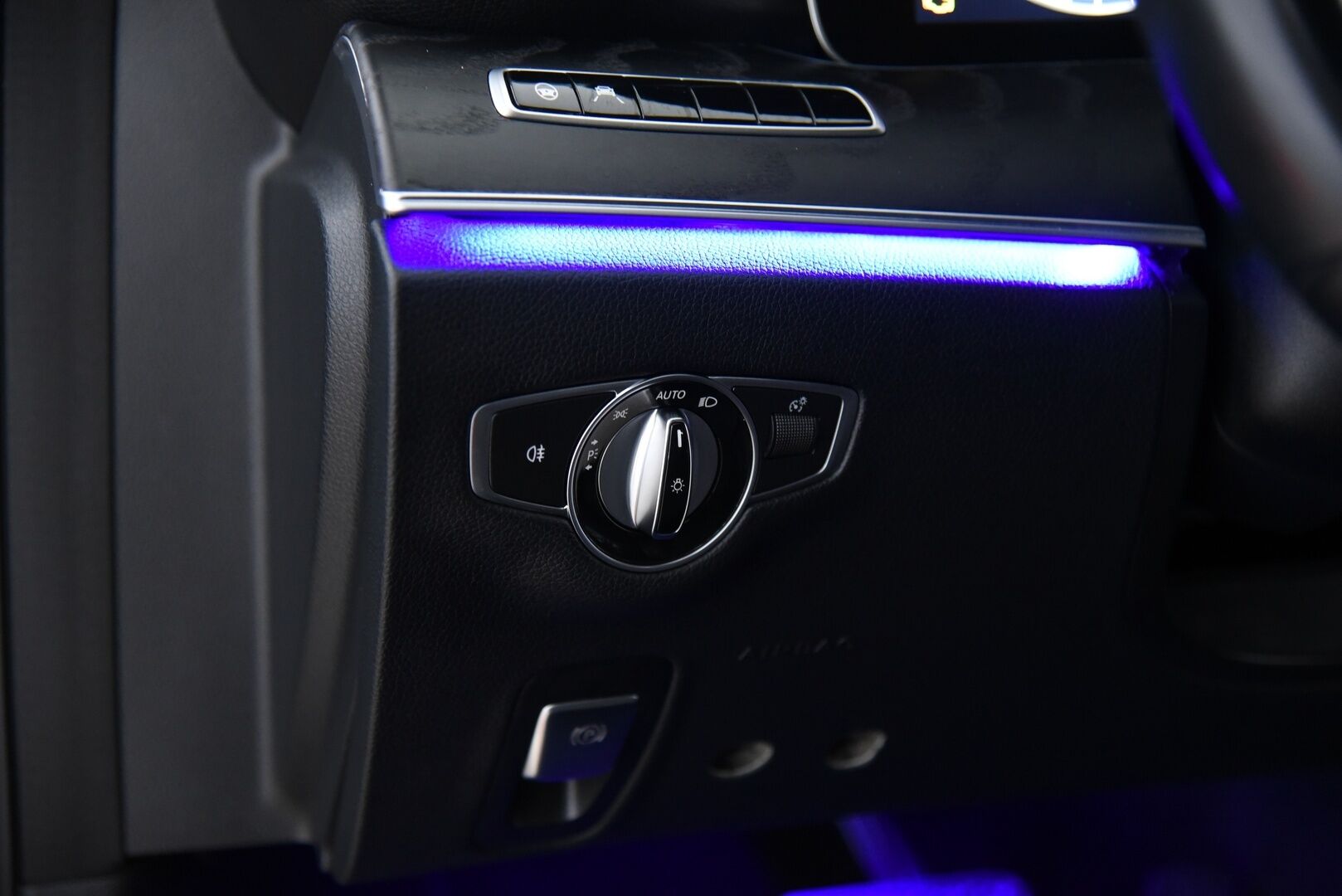 Mercedes-Benz E 2019 200 d A Premium Business / Adapt.vakkari  / Webasto / Steering Pilot / Widescreen / P.kamera / - Facelift / Apple & Android / Premium Ambiente valaistus / Juuri huollettu / Huippu varusteltu! 