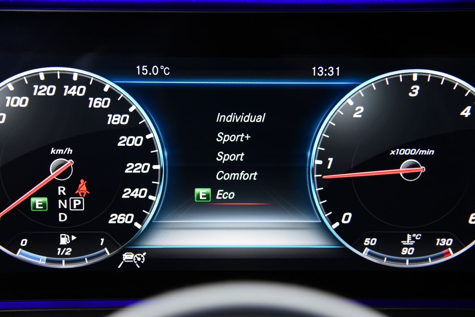 Mercedes-Benz E 2019 200 d A Premium Business / Adapt.vakkari  / Webasto / Steering Pilot / Widescreen / P.kamera / - Facelift / Apple & Android / Premium Ambiente valaistus / Juuri huollettu / Huippu varusteltu! 