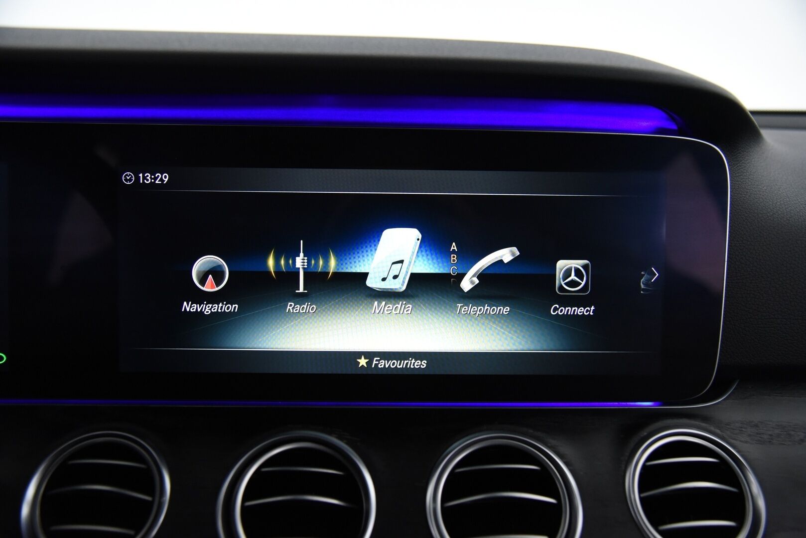 Mercedes-Benz E 2019 200 d A Premium Business / Adapt.vakkari  / Webasto / Steering Pilot / Widescreen / P.kamera / - Facelift / Apple & Android / Premium Ambiente valaistus / Juuri huollettu / Huippu varusteltu! 