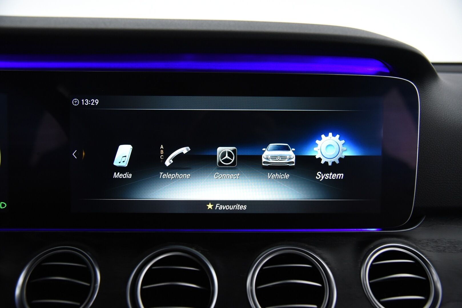 Mercedes-Benz E 2019 200 d A Premium Business / Adapt.vakkari  / Webasto / Steering Pilot / Widescreen / P.kamera / - Facelift / Apple & Android / Premium Ambiente valaistus / Juuri huollettu / Huippu varusteltu! 