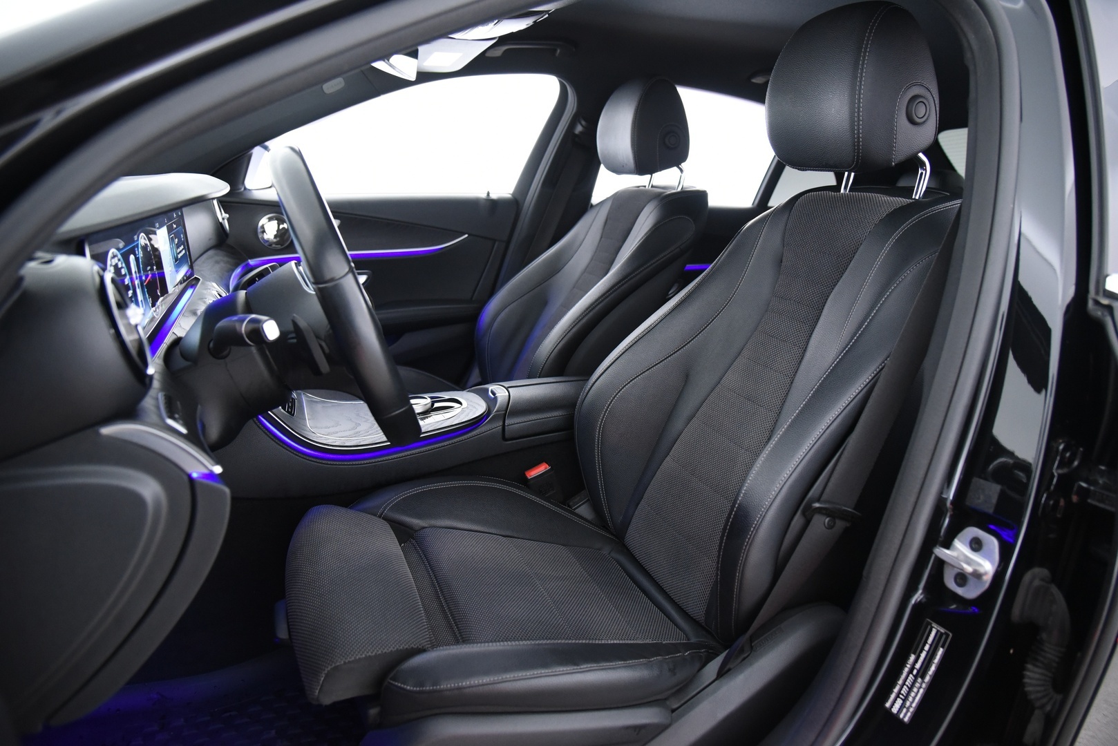 Mercedes-Benz E 2019 200 d A Premium Business / Adapt.vakkari  / Webasto / Steering Pilot / Widescreen / P.kamera / - Apple & Android / Premium Ambiente valaistus / Juuri huollettu / Huippu varusteltu! - HULLUT VÄLIPÄIVÄT KORKOTARJOUS 2,49%