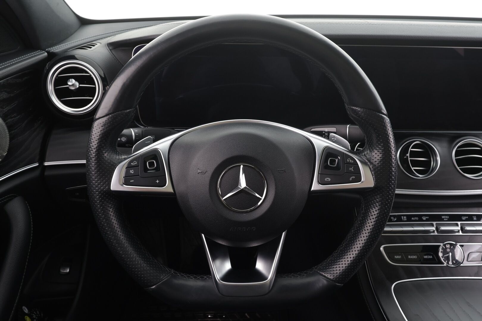 Mercedes-Benz E 2018 220 d 4Matic T A Premium Business AMG * Vakkari / Webasto / LED / Navi / Panorama / Sporttipenkit / Widescreen *