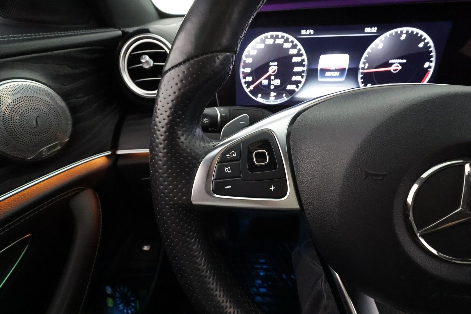 Mercedes-Benz E 2018 220 d 4Matic T A Premium Business AMG * Vakkari / Webasto / LED / Navi / Panorama / Sporttipenkit / Widescreen *