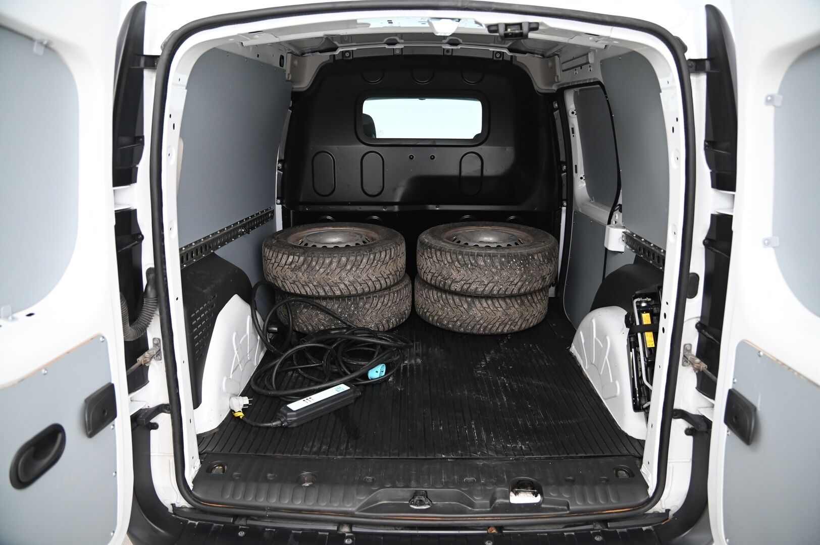 Renault Kangoo 2020 Z.E. Power+ 3m3, 33 kWh *Vakionopeudensäädin / P-kamera / Ilmastointi* - Merkkihuollettu / 2x renkaat vanteilla / Siisti* - HULLUT VÄLIPÄIVÄT KORKOTARJOUS 2,49%