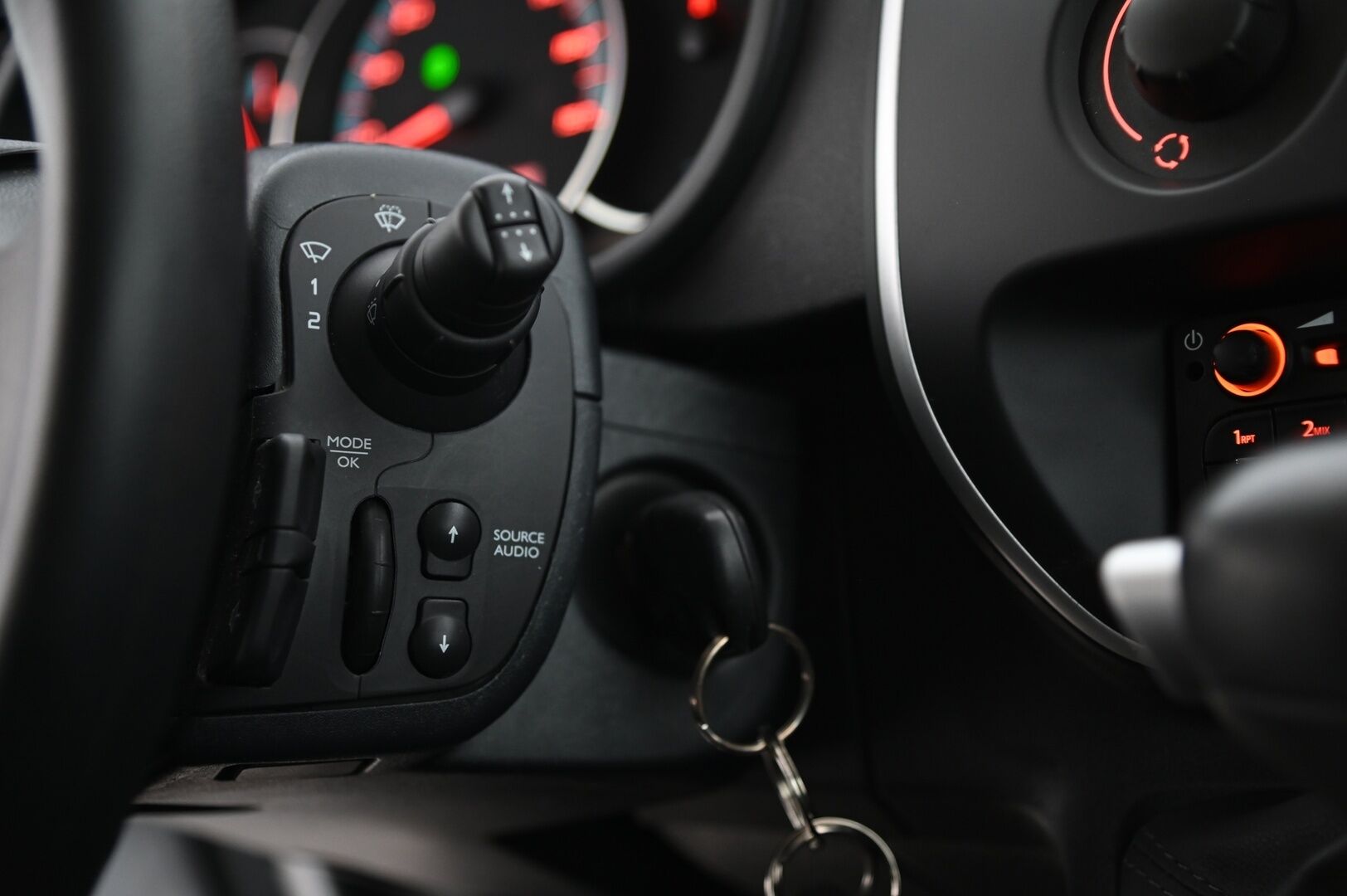 Renault Kangoo 2020 Z.E. Power+ 3m3, 33 kWh *Vakionopeudensäädin / P-kamera / Ilmastointi* - Merkkihuollettu / 2x renkaat vanteilla / Siisti* - HULLUT VÄLIPÄIVÄT KORKOTARJOUS 2,49%