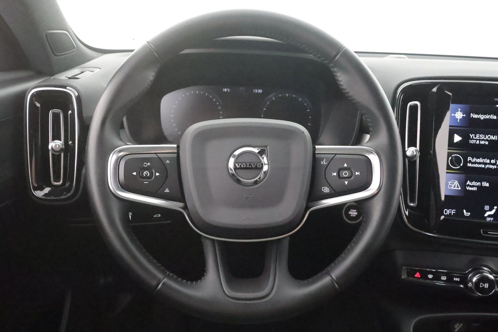 Volvo XC40 2021 B4 AWD MHEV Momentum aut - | Pilot assist | Koukku | P.kamera | Full-LED | High performance audio | Keyless | 1.Om suomi-auto | Kahdet Renkaat |
