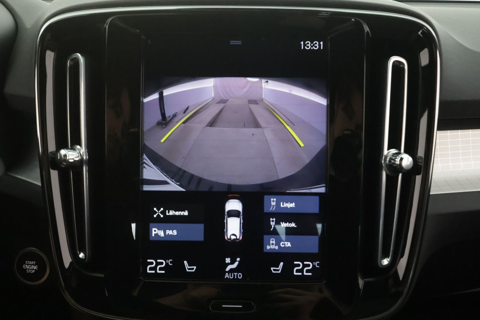 Volvo XC40 2021 B4 AWD MHEV Momentum aut - | Pilot assist | Koukku | P.kamera | Full-LED | High performance audio | Keyless | 1.Om suomi-auto | Kahdet Renkaat |
