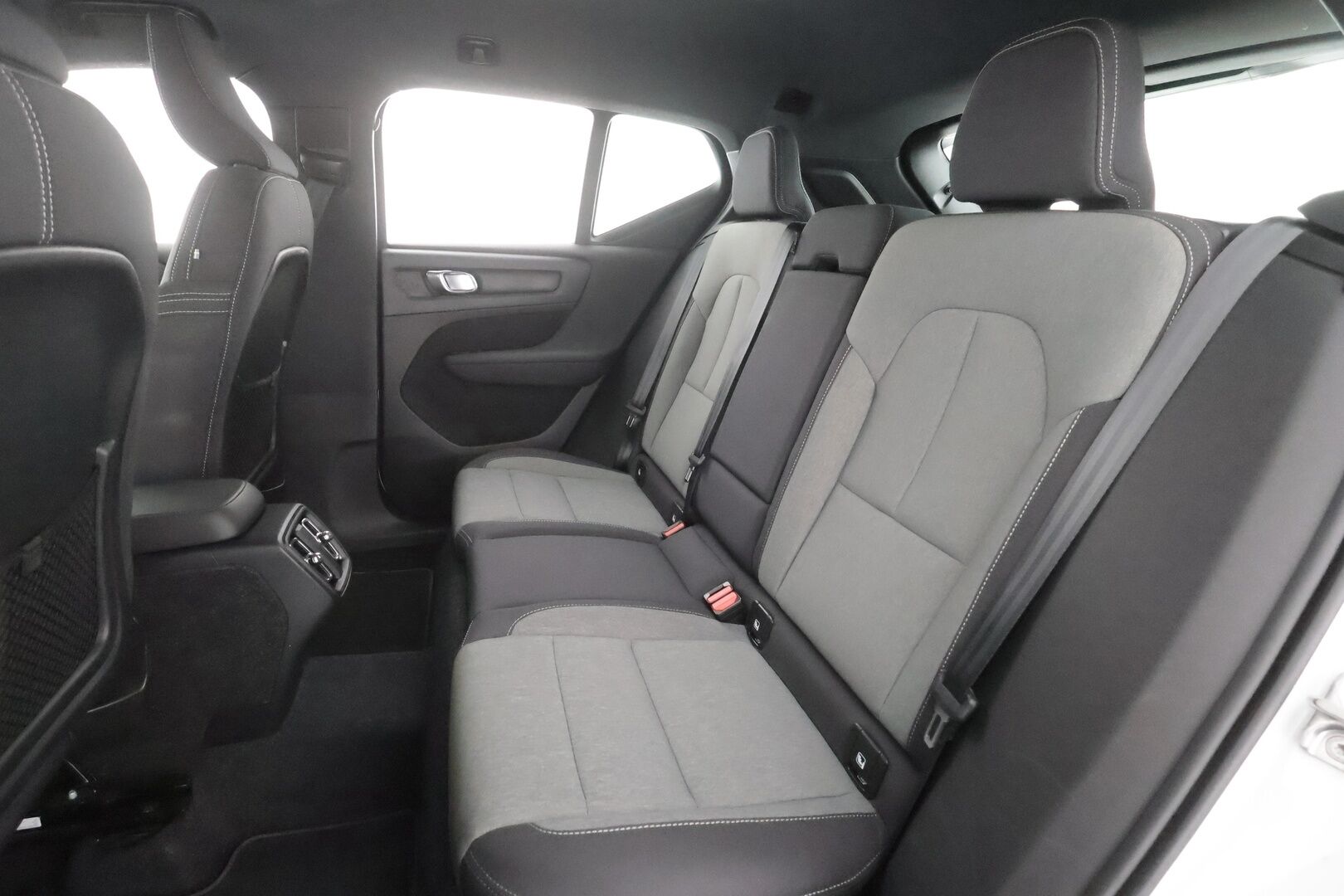 Volvo XC40 2021 B4 AWD MHEV Momentum aut - | Pilot assist | Koukku | P.kamera | Full-LED | High performance audio | Keyless | 1.Om suomi-auto | Kahdet Renkaat |
