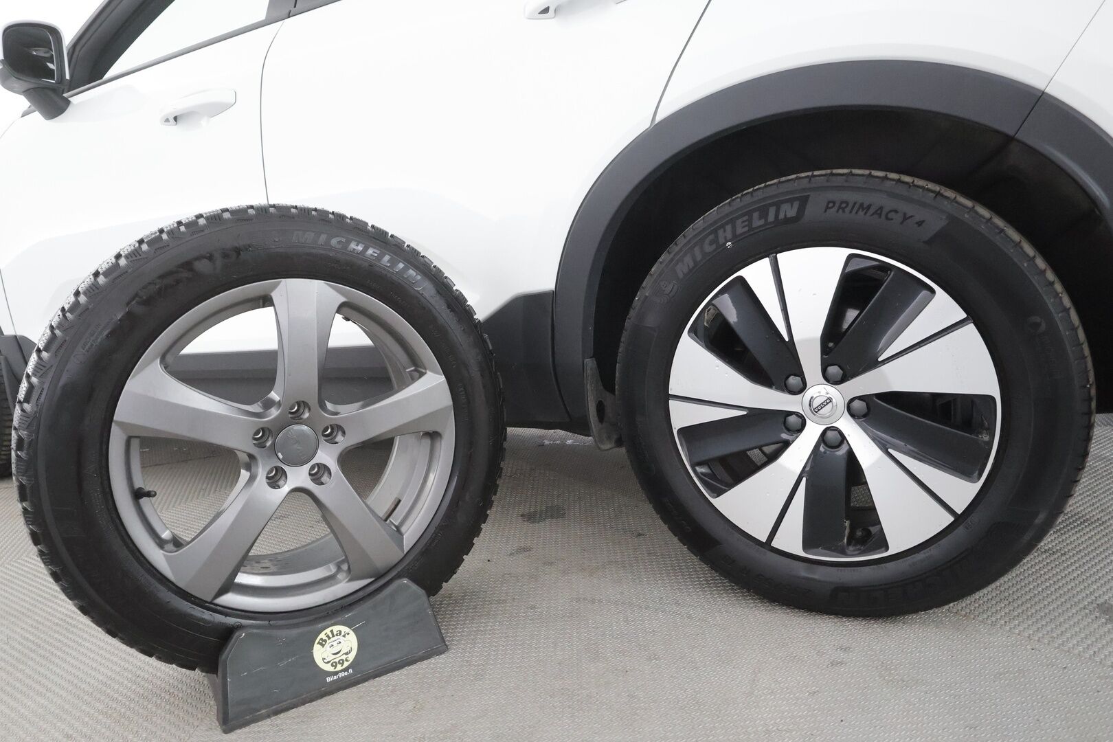 Volvo XC40 2021 B4 AWD MHEV Momentum aut - | Pilot assist | Koukku | P.kamera | Full-LED | High performance audio | Keyless | 1.Om suomi-auto | Kahdet Renkaat |