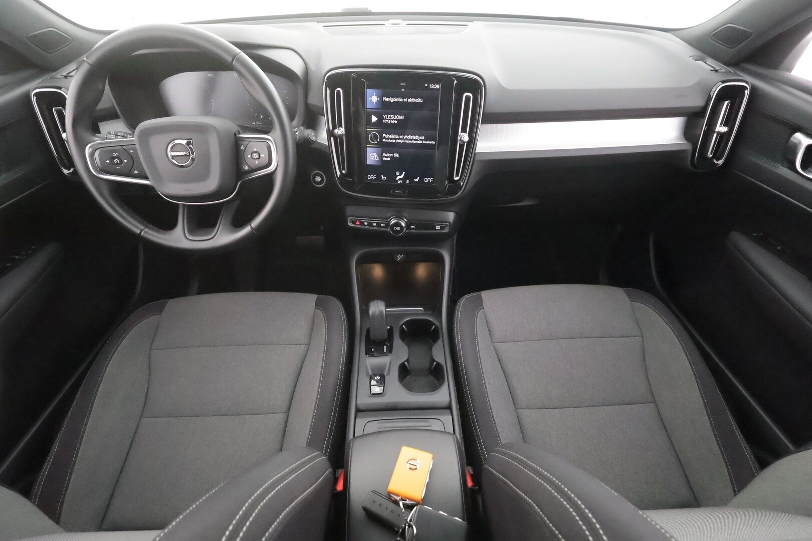 Volvo XC40 2021 B4 AWD MHEV Momentum aut - | Pilot assist | Koukku | P.kamera | Full-LED | High performance audio | Keyless | 1.Om suomi-auto | Kahdet Renkaat |