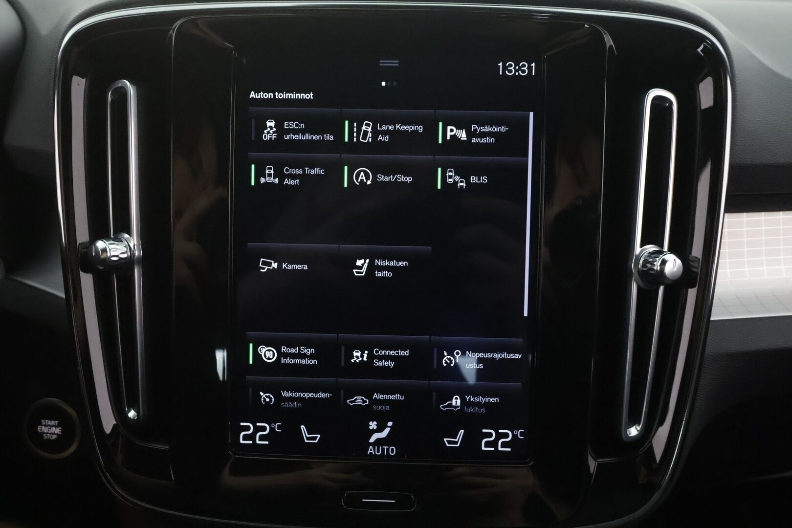 Volvo XC40 2021 B4 AWD MHEV Momentum aut - | Pilot assist | Koukku | P.kamera | Full-LED | High performance audio | Keyless | 1.Om suomi-auto | Kahdet Renkaat |