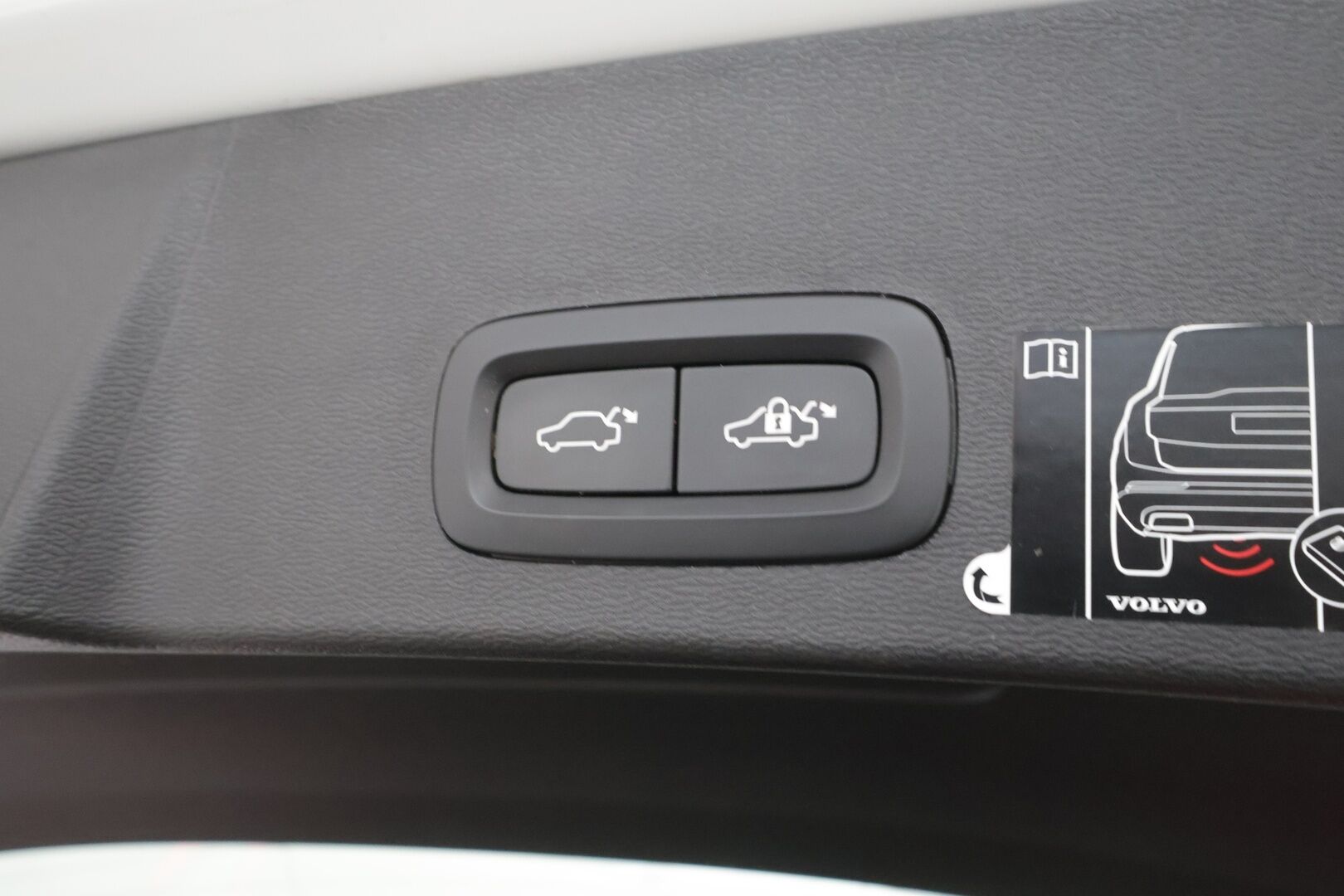 Volvo XC40 2021 B4 AWD MHEV Momentum aut - | Pilot assist | Koukku | P.kamera | Full-LED | High performance audio | Keyless | 1.Om suomi-auto | Kahdet Renkaat |