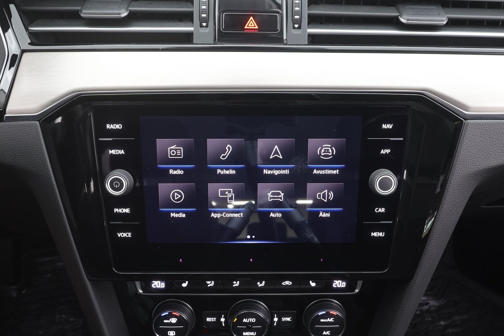 Volkswagen Passat 2020 Sedan R-Line 1,5 TSI EVO 110 kW DSG-automaatti - | ACC | Koukku | IQ.Light | Nahka-alcantara | P.kamera | Keyless | Lane assist | Lämm. ratti | 1-om suomiauto | Merkkihuollot | 2x renkaat aluin | 