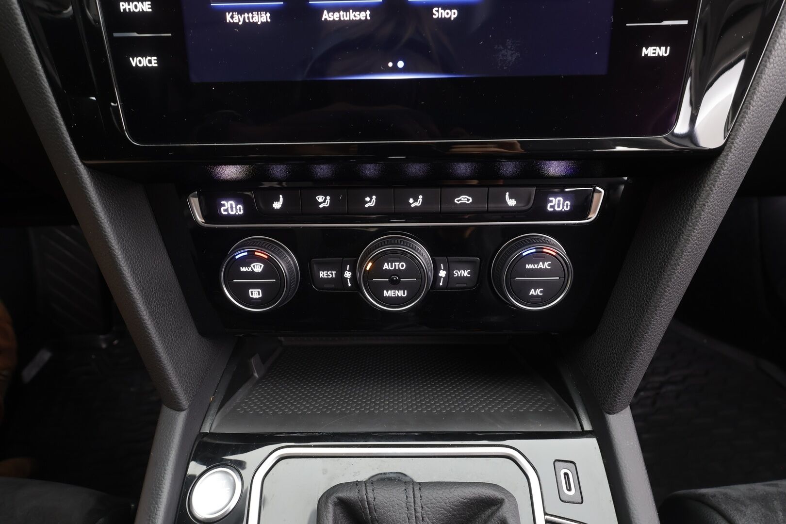 Volkswagen Passat 2020 Sedan R-Line 1,5 TSI EVO 110 kW DSG-automaatti - | ACC | Koukku | IQ.Light | Nahka-alcantara | P.kamera | Keyless | Lane assist | Lämm. ratti | 1-om suomiauto | Merkkihuollot | 2x renkaat aluin | 