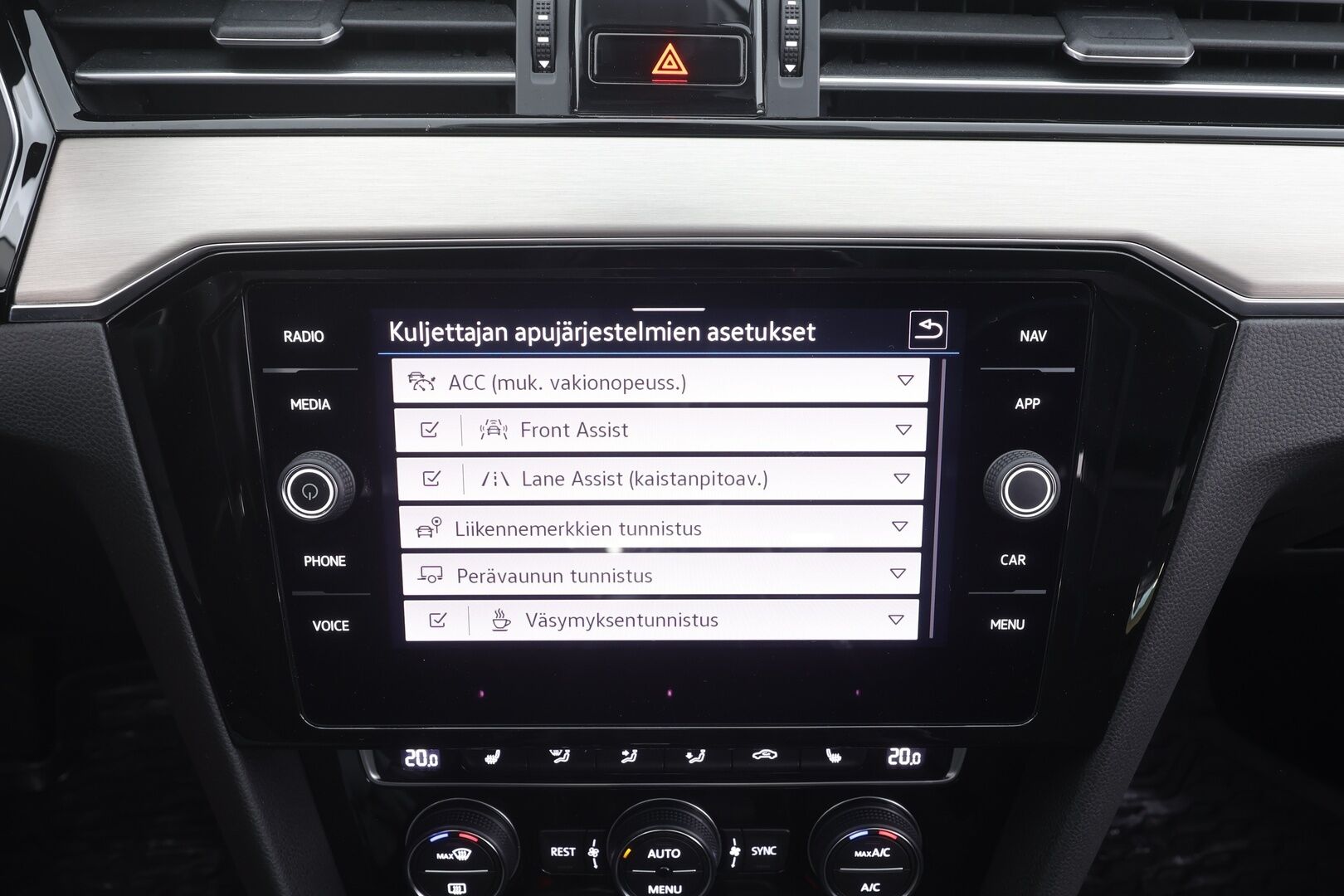 Volkswagen Passat 2020 Sedan R-Line 1,5 TSI EVO 110 kW DSG-automaatti - | ACC | Koukku | IQ.Light | Nahka-alcantara | P.kamera | Keyless | Lane assist | Lämm. ratti | 1-om suomiauto | Merkkihuollot | 2x renkaat aluin | 