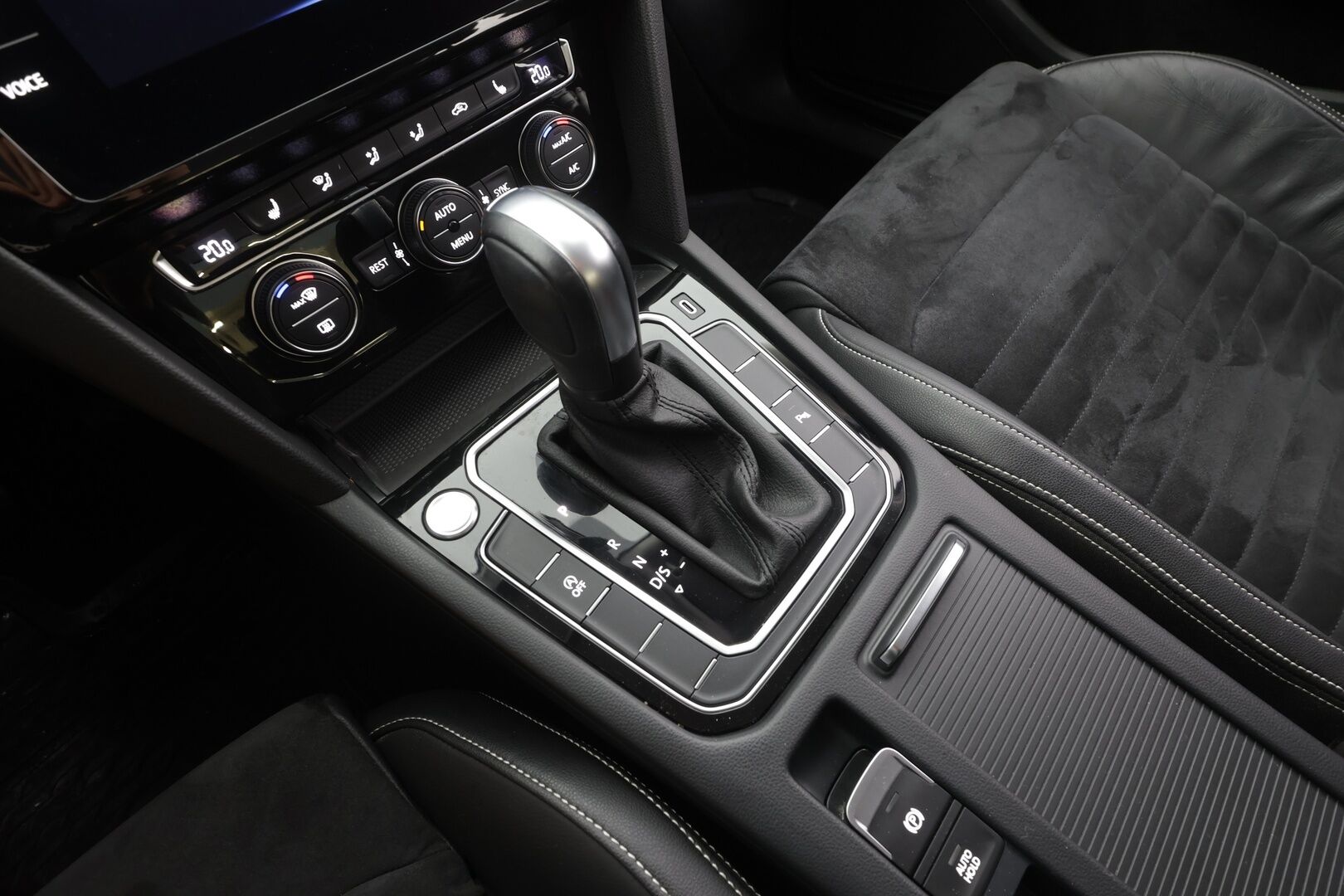 Volkswagen Passat 2020 Sedan R-Line 1,5 TSI EVO 110 kW DSG-automaatti - | ACC | Koukku | IQ.Light | Nahka-alcantara | P.kamera | Keyless | Lane assist | Lämm. ratti | 1-om suomiauto | Merkkihuollot | 2x renkaat aluin | 