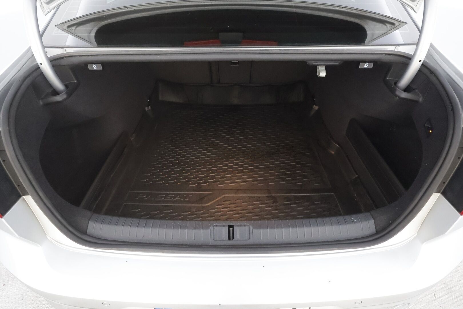 Volkswagen Passat 2020 Sedan R-Line 1,5 TSI EVO 110 kW DSG-automaatti - | ACC | Koukku | IQ.Light | Nahka-alcantara | P.kamera | Keyless | Lane assist | Lämm. ratti | 1-om suomiauto | Merkkihuollot | 2x renkaat aluin | 