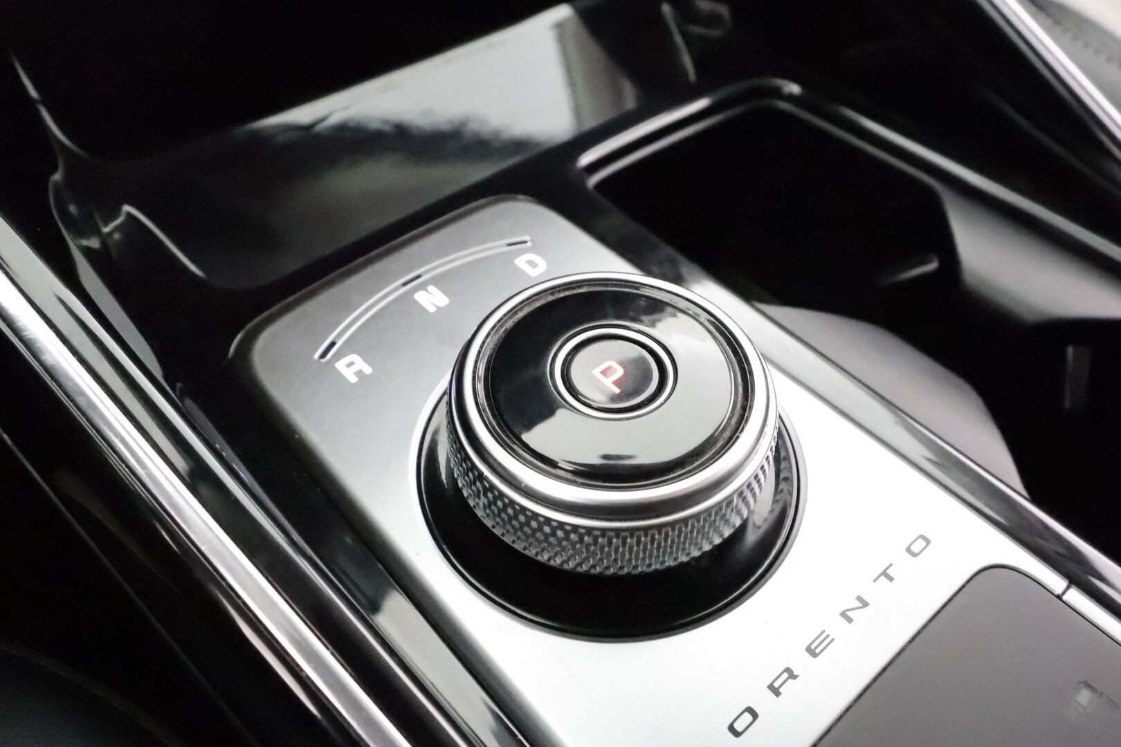 Kia Sorento 2021 2,2 CRDi AWD Business Premium DCT AT 7P * ACC / 360° / Bose / LED / Navi / Sähköpenkit / Koukku / Digimittaristo * - Suomi-auto / Kahdet renkaat aluvanteilla / Merkkihuollettu