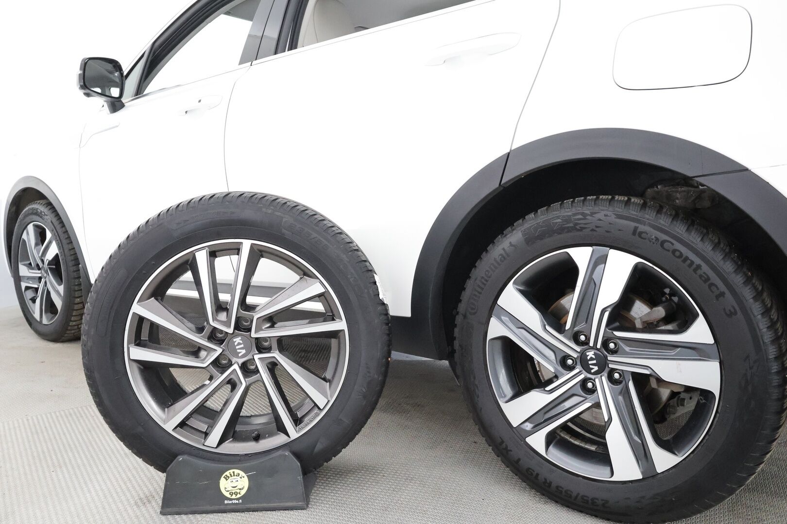 Kia Sorento 2021 2,2 CRDi AWD Business Premium DCT AT 7P * ACC / 360° / Bose / LED / Navi / Sähköpenkit / Koukku / Digimittaristo * - Suomi-auto / Kahdet renkaat aluvanteilla / Merkkihuollettu