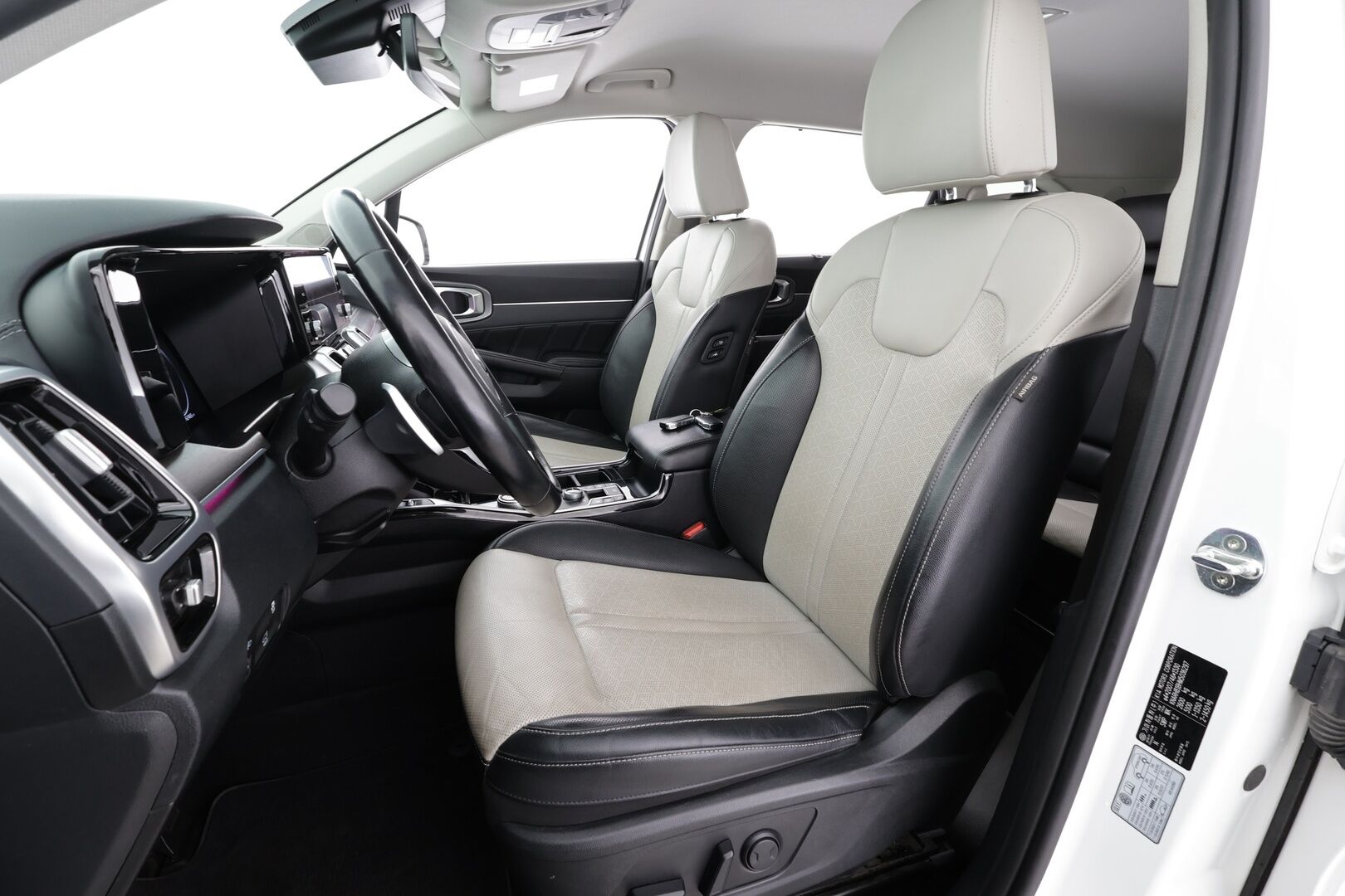 Kia Sorento 2021 2,2 CRDi AWD Business Premium DCT AT 7P * ACC / 360° / Bose / LED / Navi / Sähköpenkit / Koukku / Digimittaristo * - Suomi-auto / Kahdet renkaat aluvanteilla / Merkkihuollettu