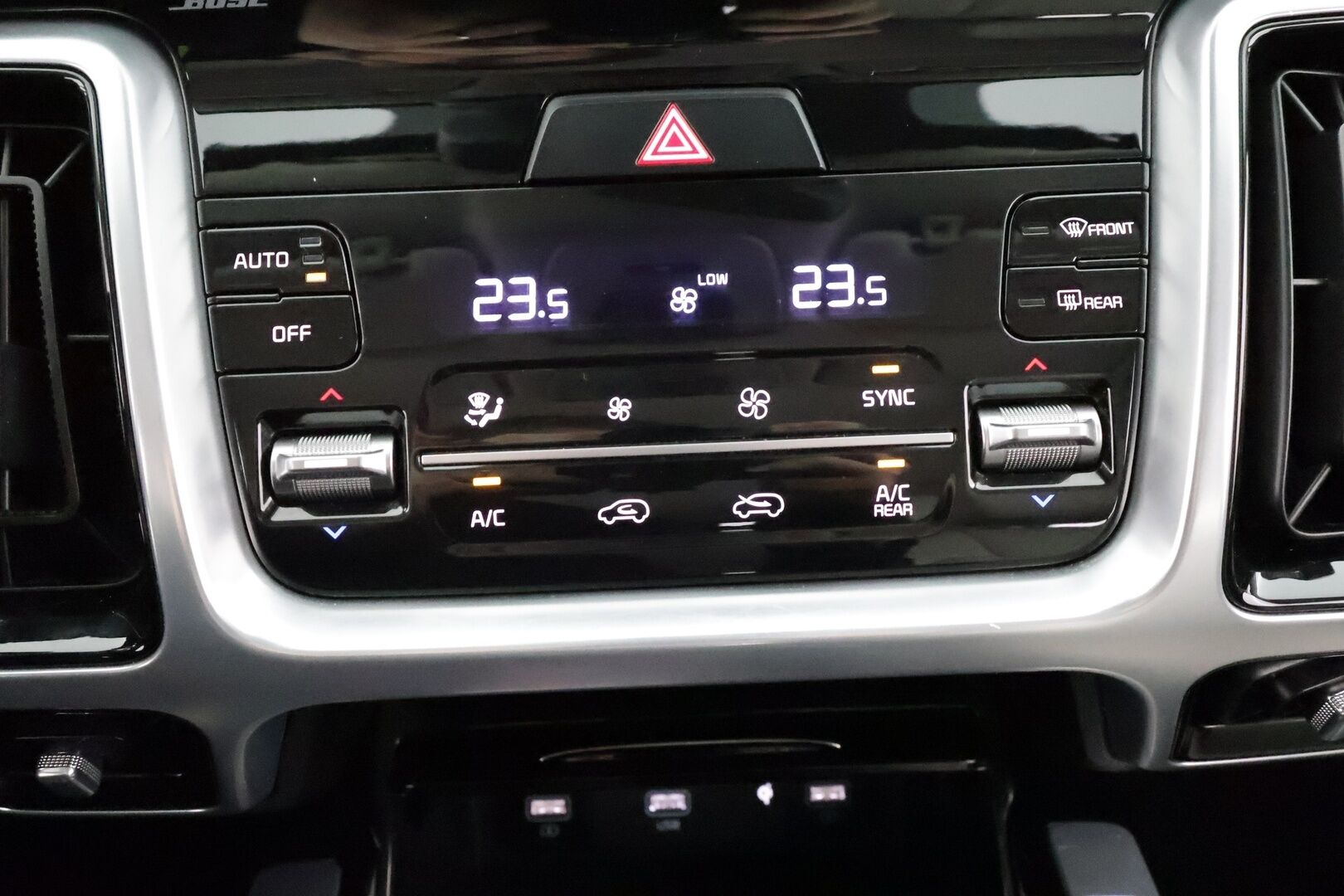 Kia Sorento 2021 2,2 CRDi AWD Business Premium DCT AT 7P * ACC / 360° / Bose / LED / Navi / Sähköpenkit / Koukku / Digimittaristo * - Suomi-auto / Kahdet renkaat aluvanteilla / Merkkihuollettu