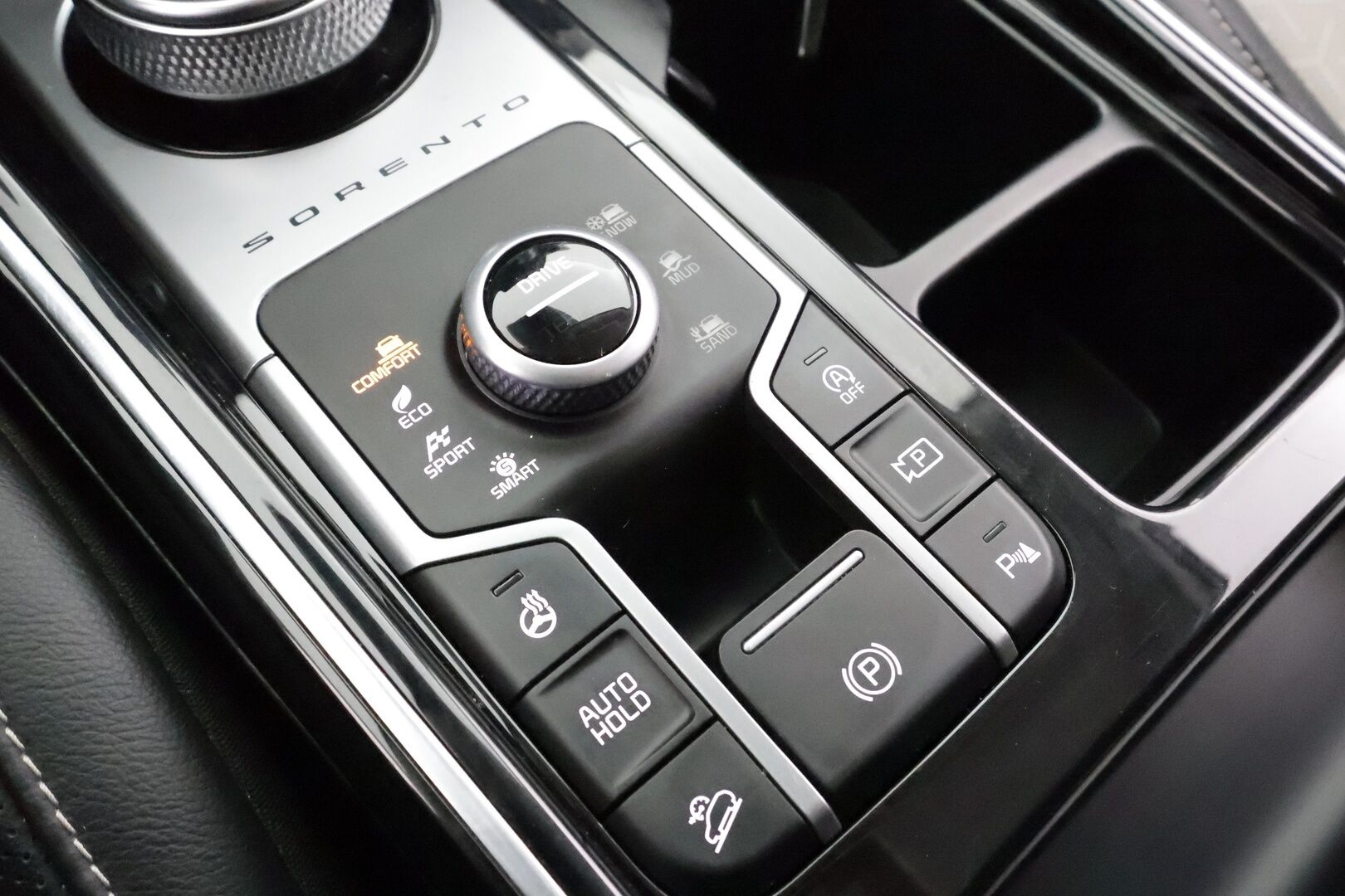 Kia Sorento 2021 2,2 CRDi AWD Business Premium DCT AT 7P * ACC / 360° / Bose / LED / Navi / Sähköpenkit / Koukku / Digimittaristo * - Suomi-auto / Kahdet renkaat aluvanteilla / Merkkihuollettu