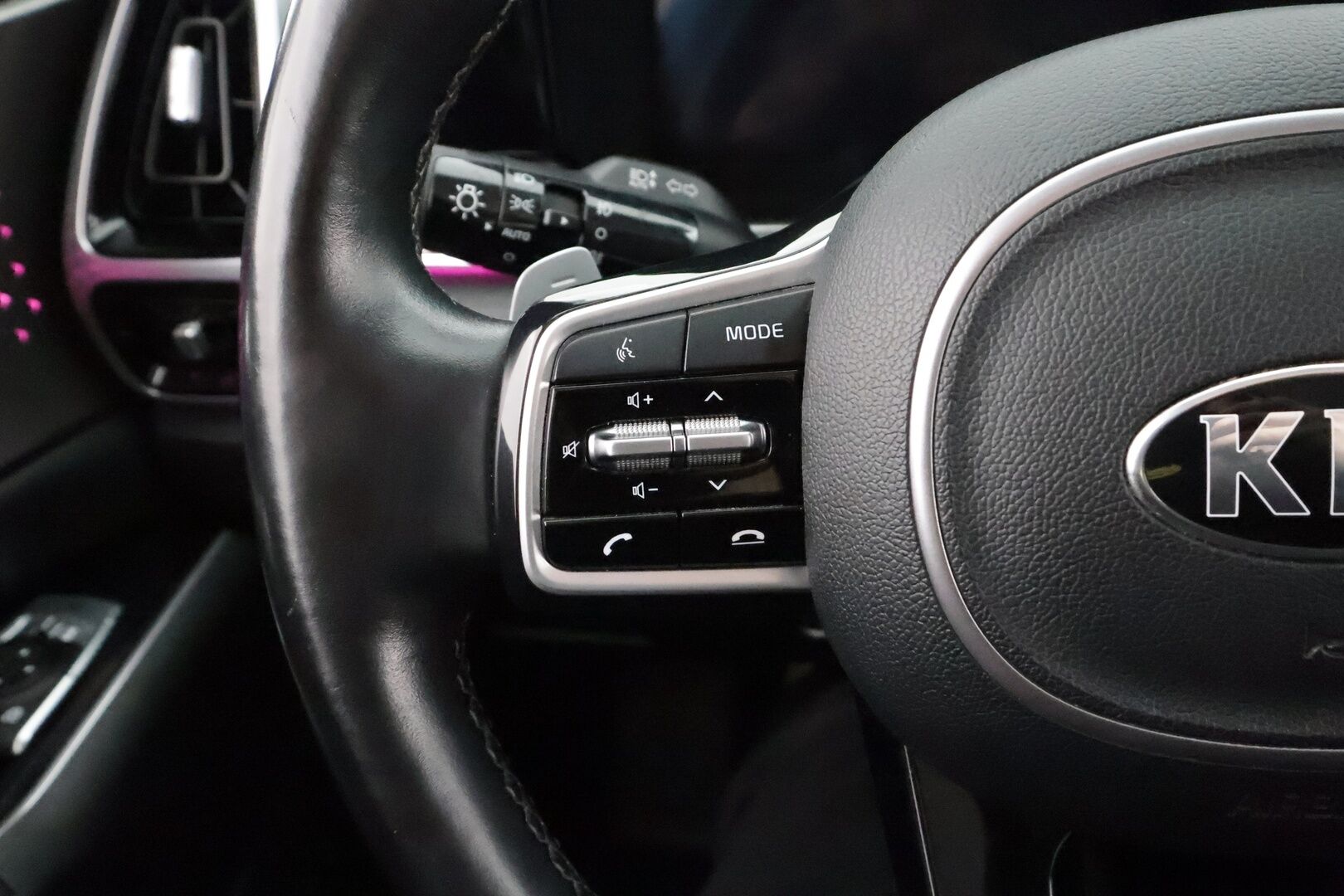 Kia Sorento 2021 2,2 CRDi AWD Business Premium DCT AT 7P * ACC / 360° / Bose / LED / Navi / Sähköpenkit / Koukku / Digimittaristo * - Suomi-auto / Kahdet renkaat aluvanteilla / Merkkihuollettu