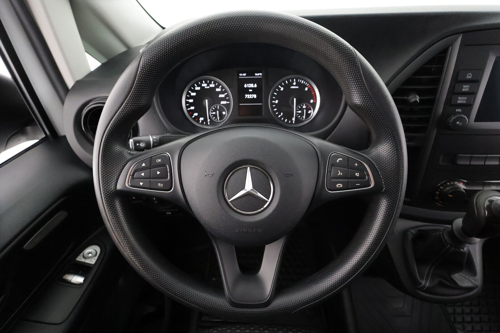 Mercedes-Benz Vito 2022 110CDI FWD-3,05/32K keskipitkä A2 * Vakkari / Webasto / P-Kamera / Koukku / Bluetooth* - Suomi-auto / ALV / 2x vanteet