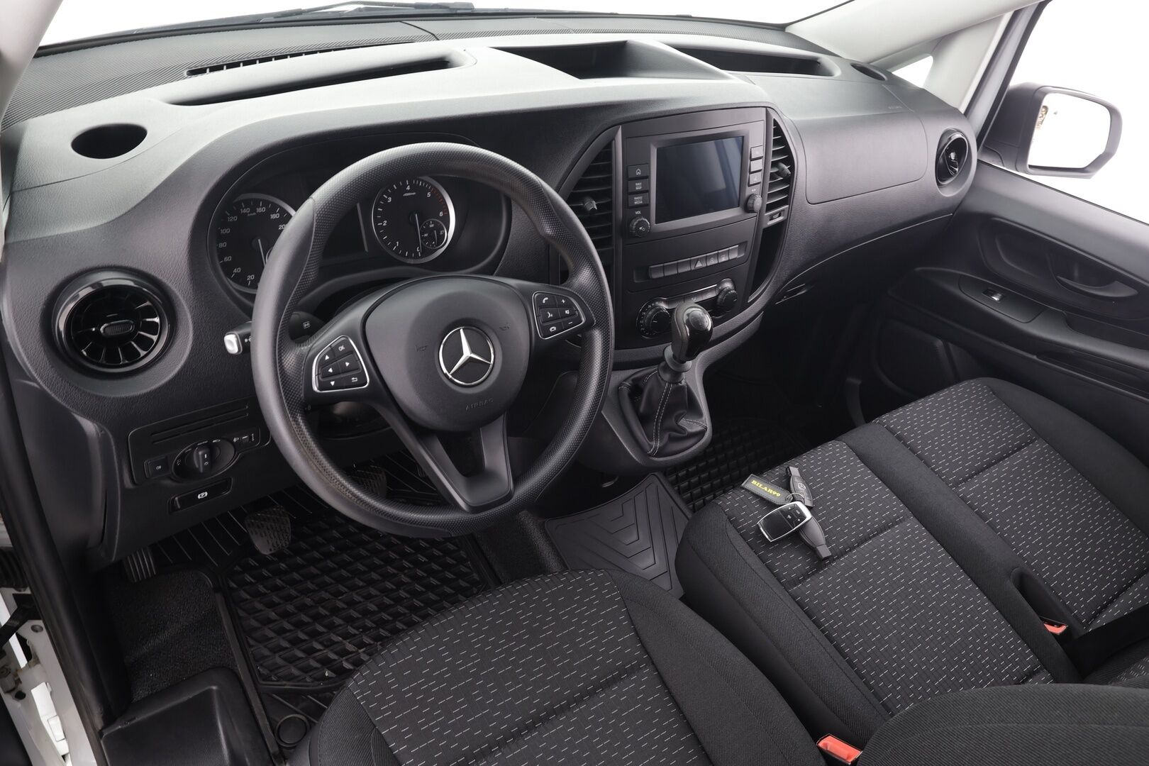 Mercedes-Benz Vito 2022 110CDI FWD-3,05/32K keskipitkä A2 * Vakkari / Webasto / P-Kamera / Koukku / Bluetooth* - Suomi-auto / ALV / 2x vanteet