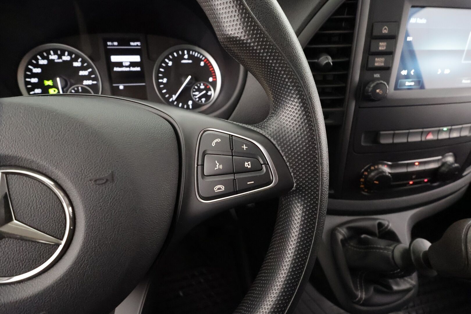 Mercedes-Benz Vito 2022 110CDI FWD-3,05/32K keskipitkä A2 * Vakkari / Webasto / P-Kamera / Koukku / Bluetooth* - Suomi-auto / ALV / 2x vanteet